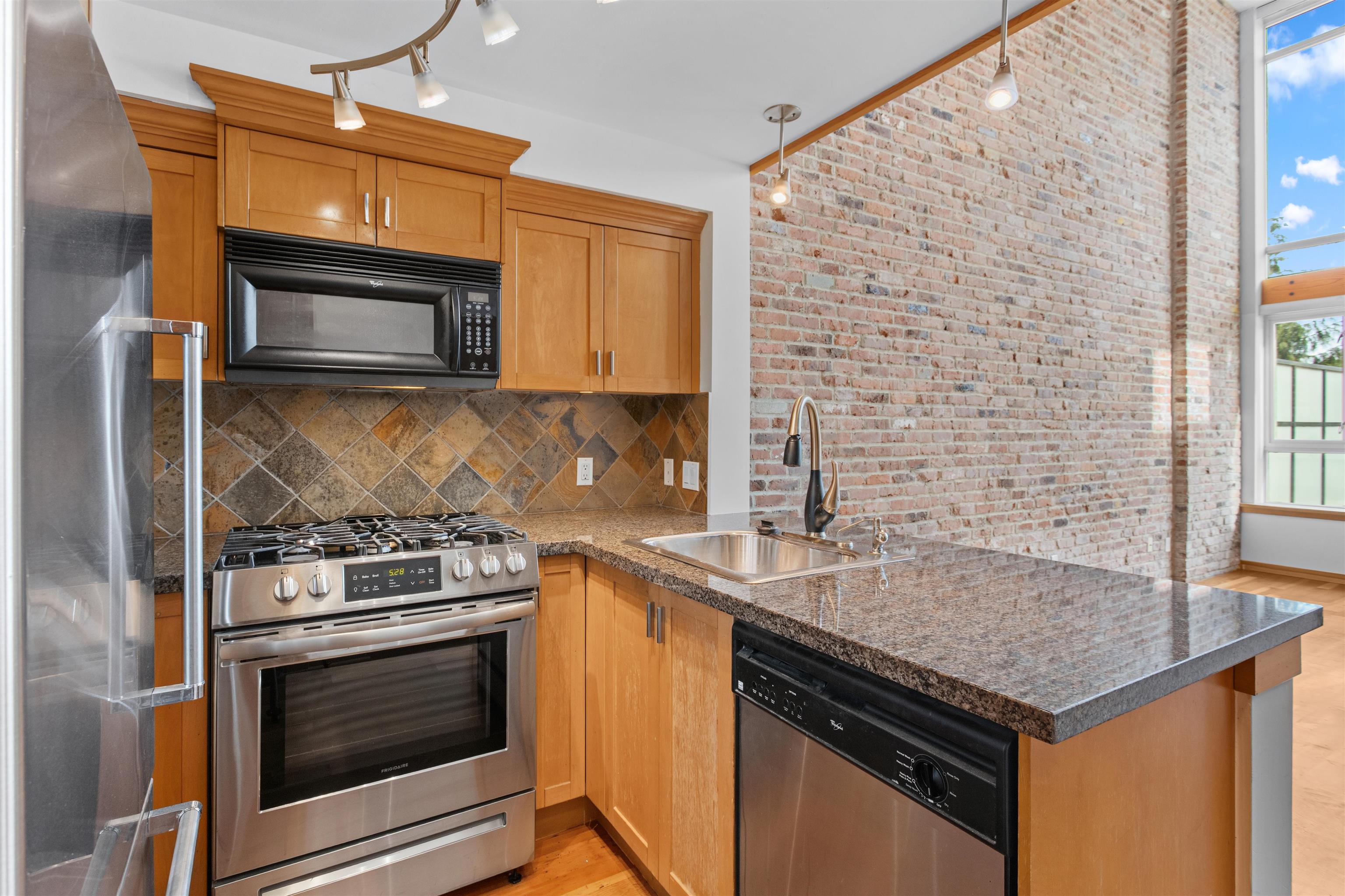 217 10 RENAISSANCE SQUARE