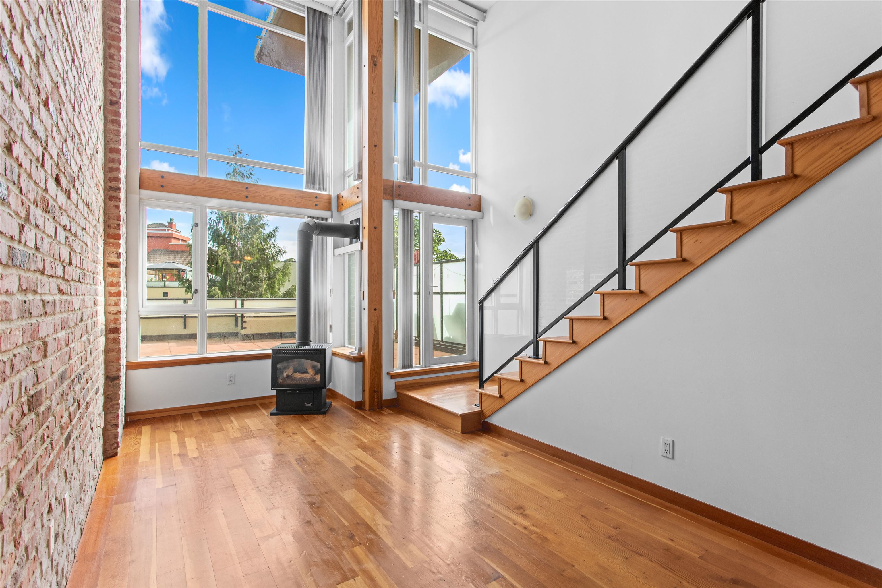 217 10 RENAISSANCE SQUARE