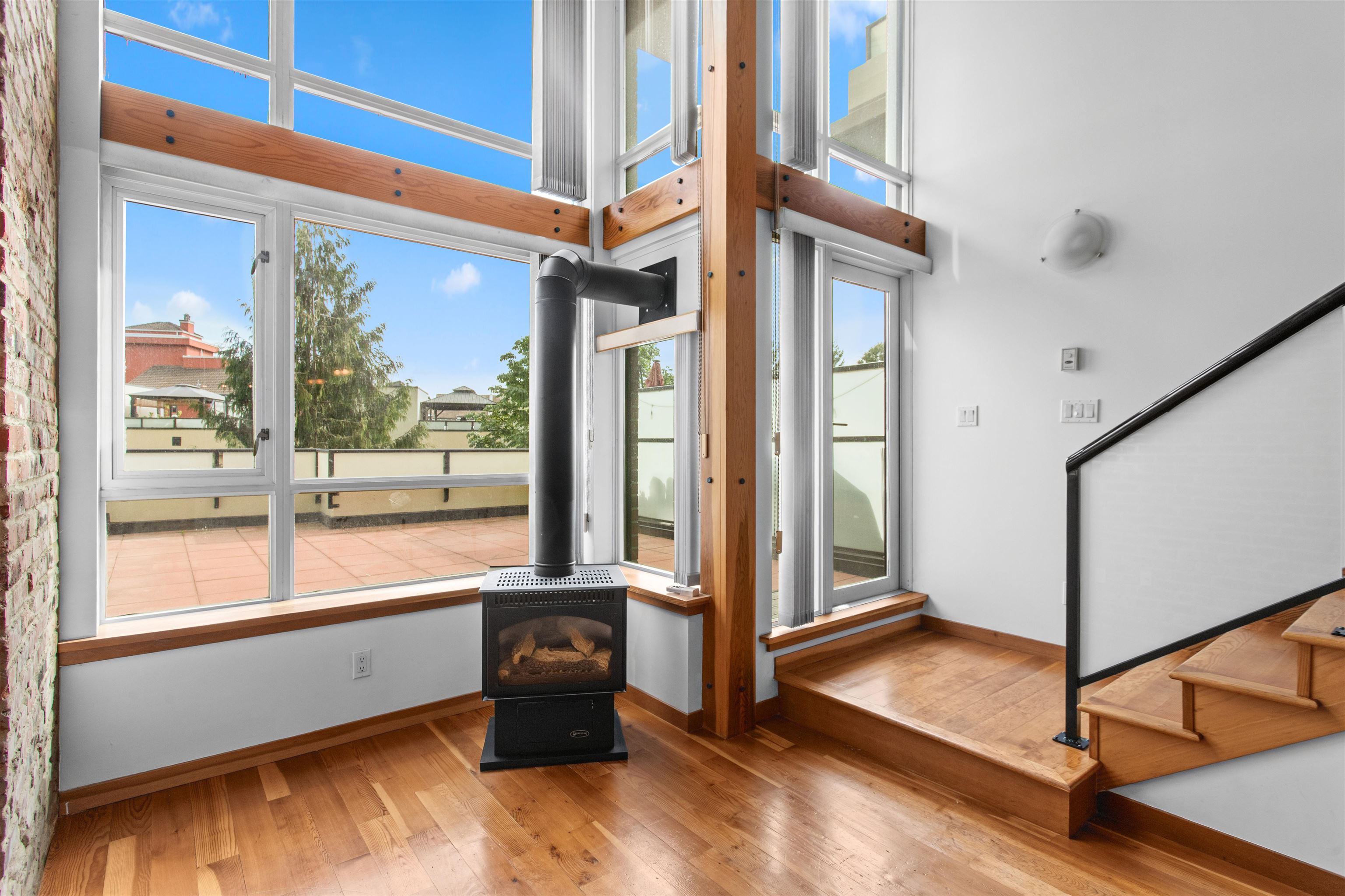 217 10 RENAISSANCE SQUARE