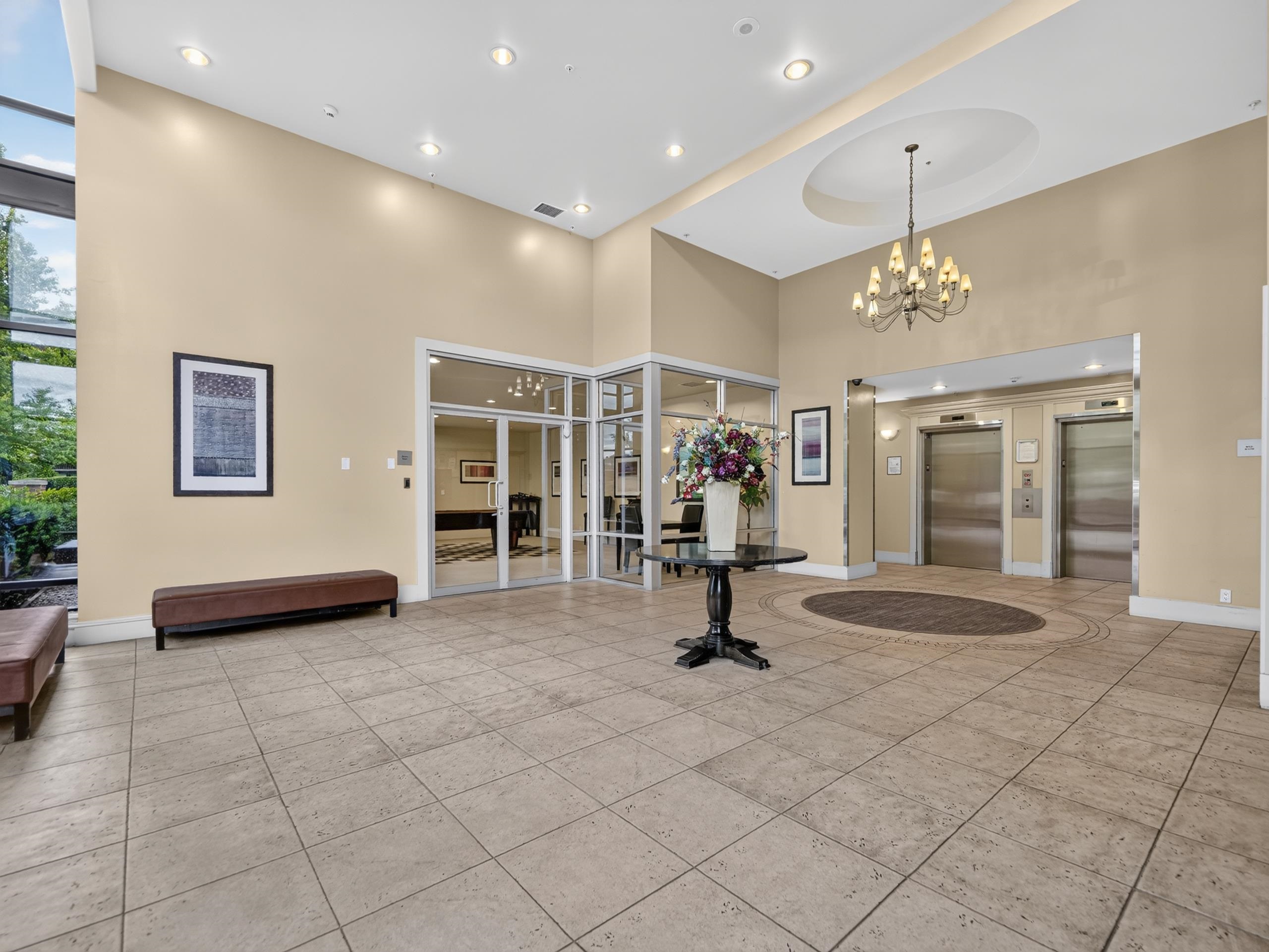 1101 11 E ROYAL AVENUE