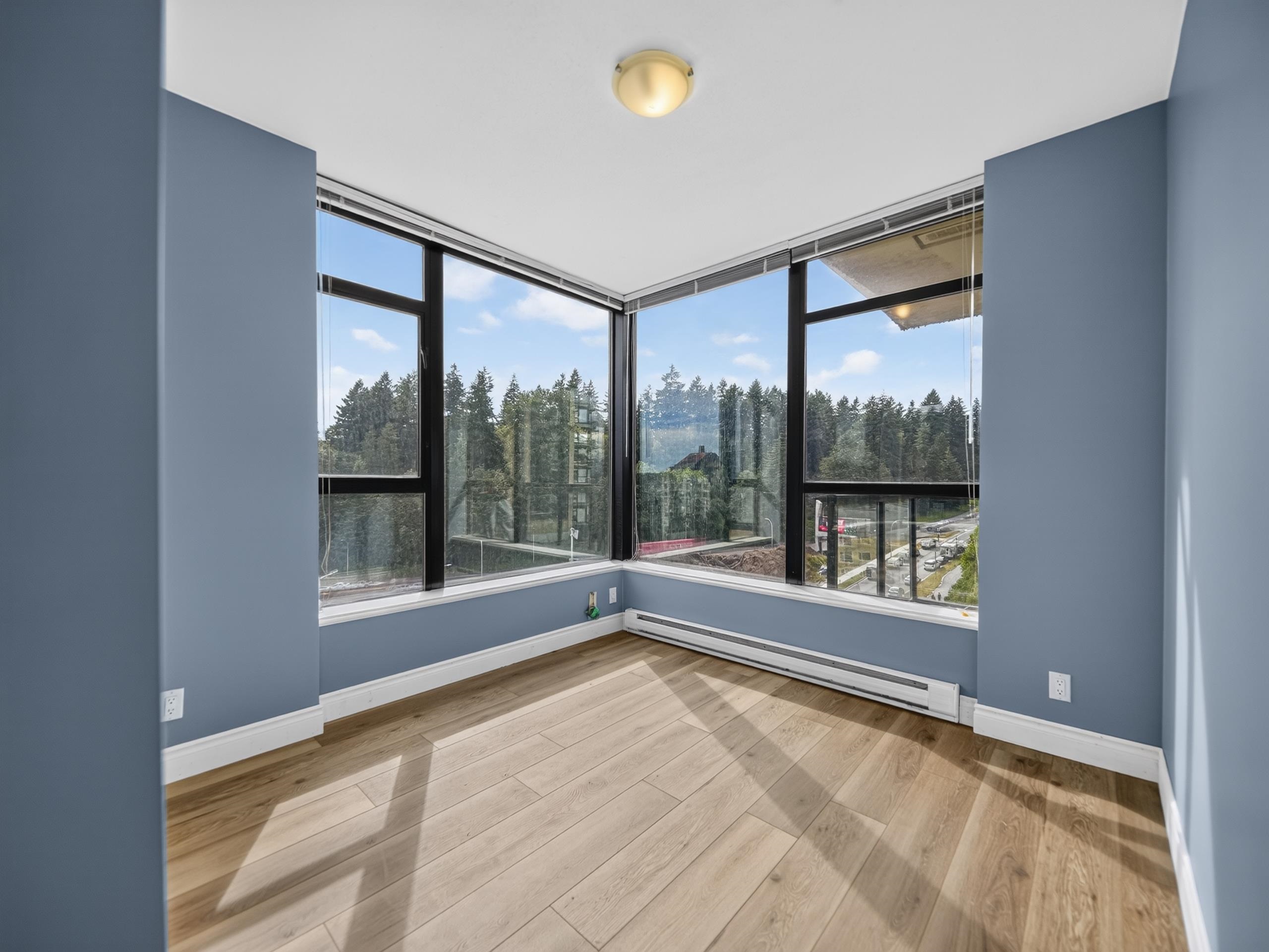 1101 11 E ROYAL AVENUE