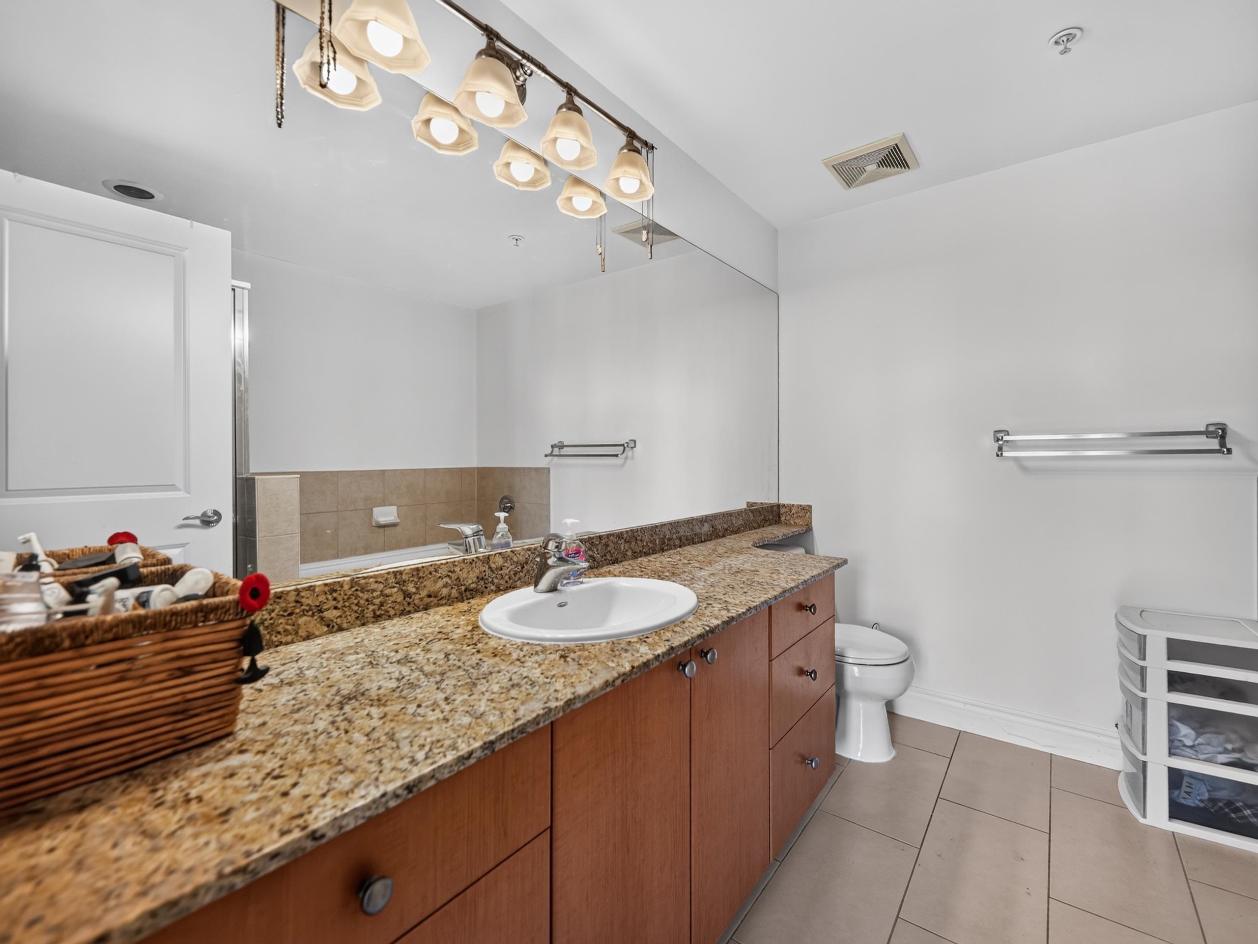 1101 11 E ROYAL AVENUE