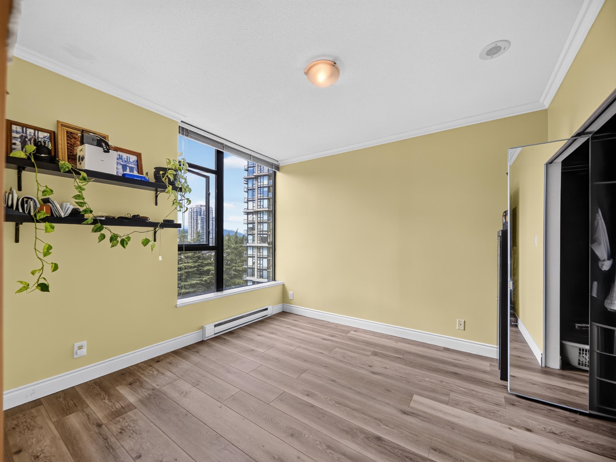 1101 11 E ROYAL AVENUE