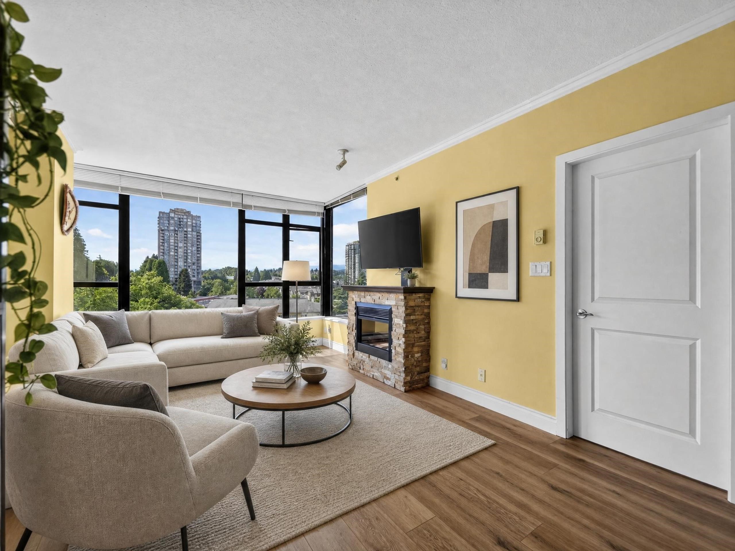 1101 11 E ROYAL AVENUE
