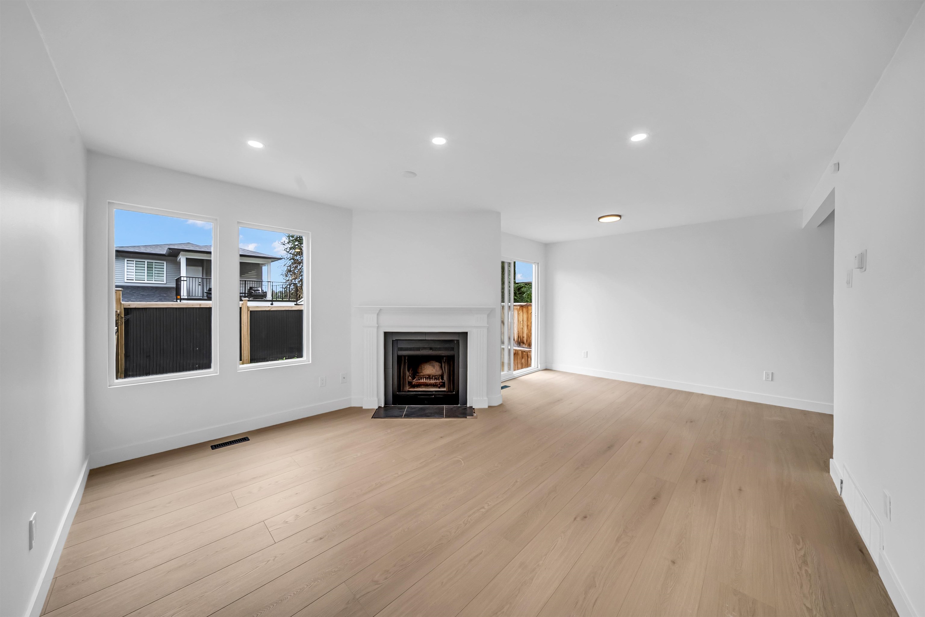 8 32705 FRASER CRESCENT