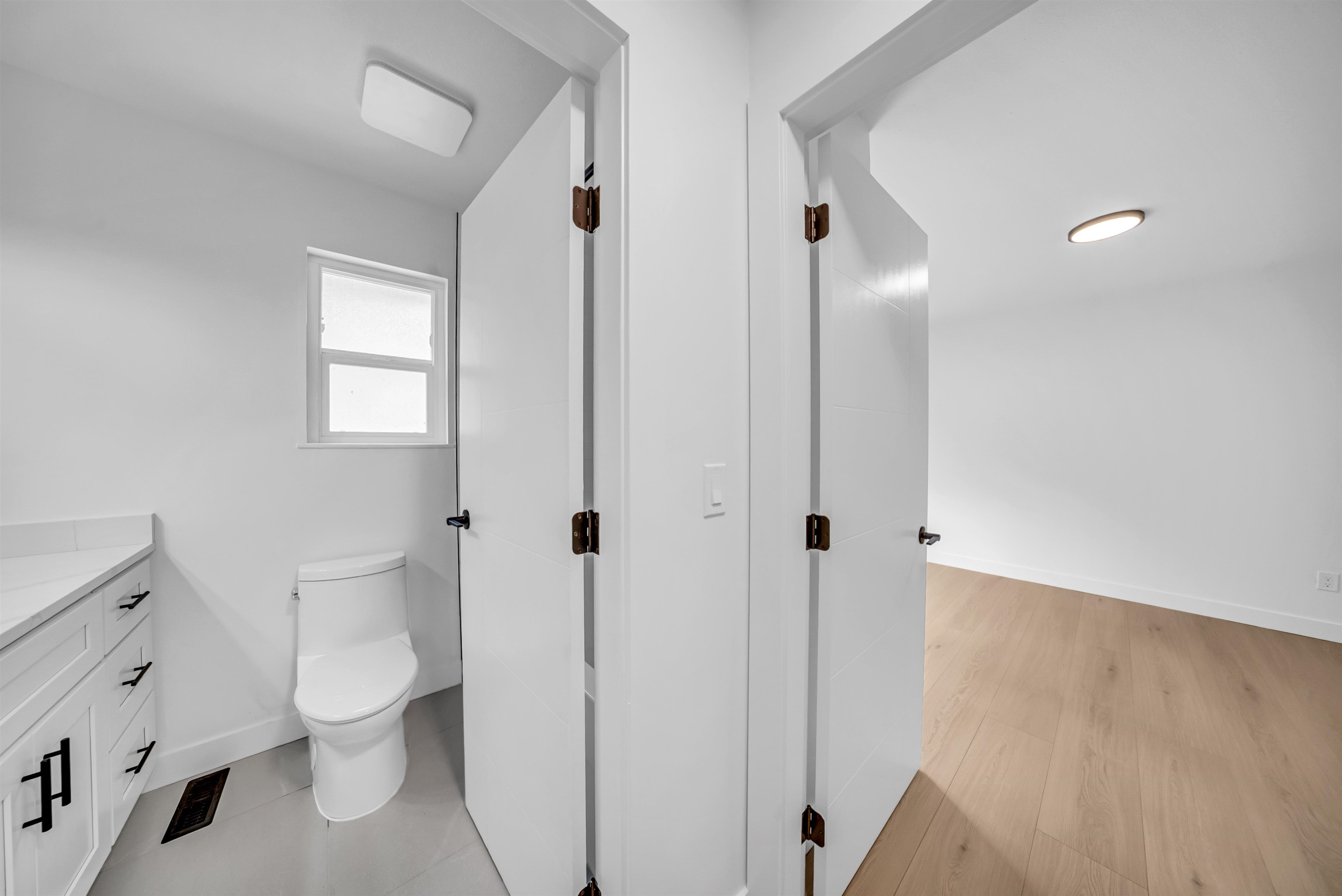 8 32705 FRASER CRESCENT