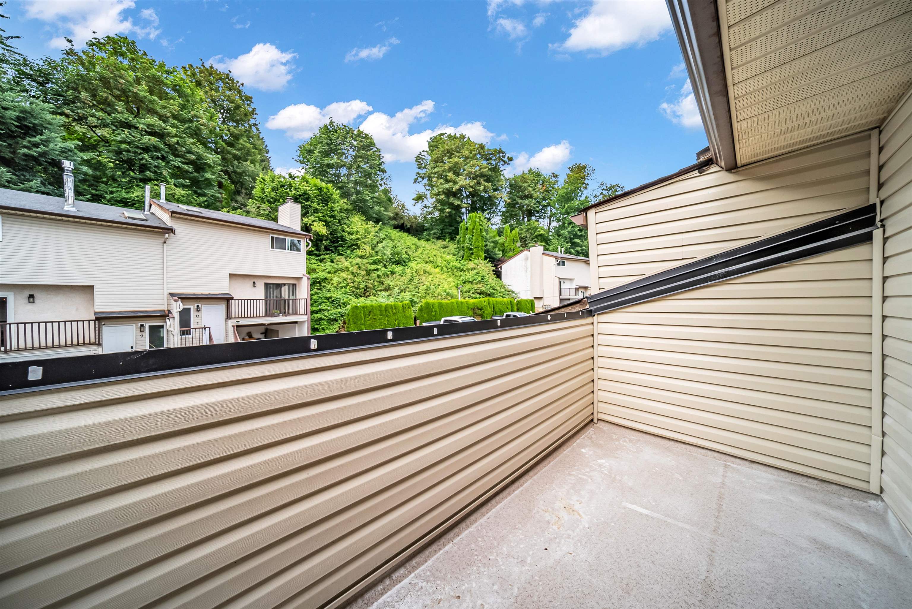 8 32705 FRASER CRESCENT