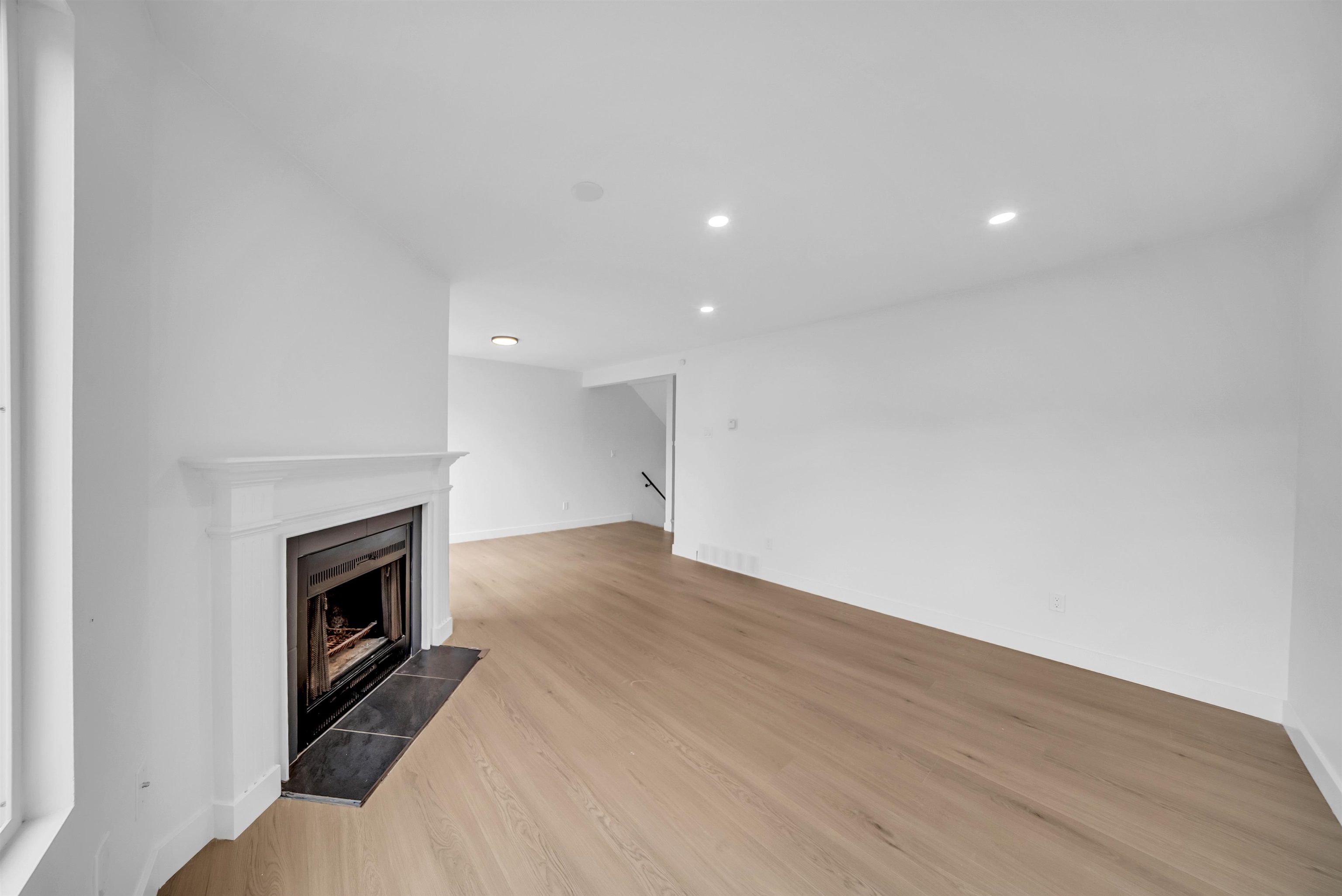 8 32705 FRASER CRESCENT