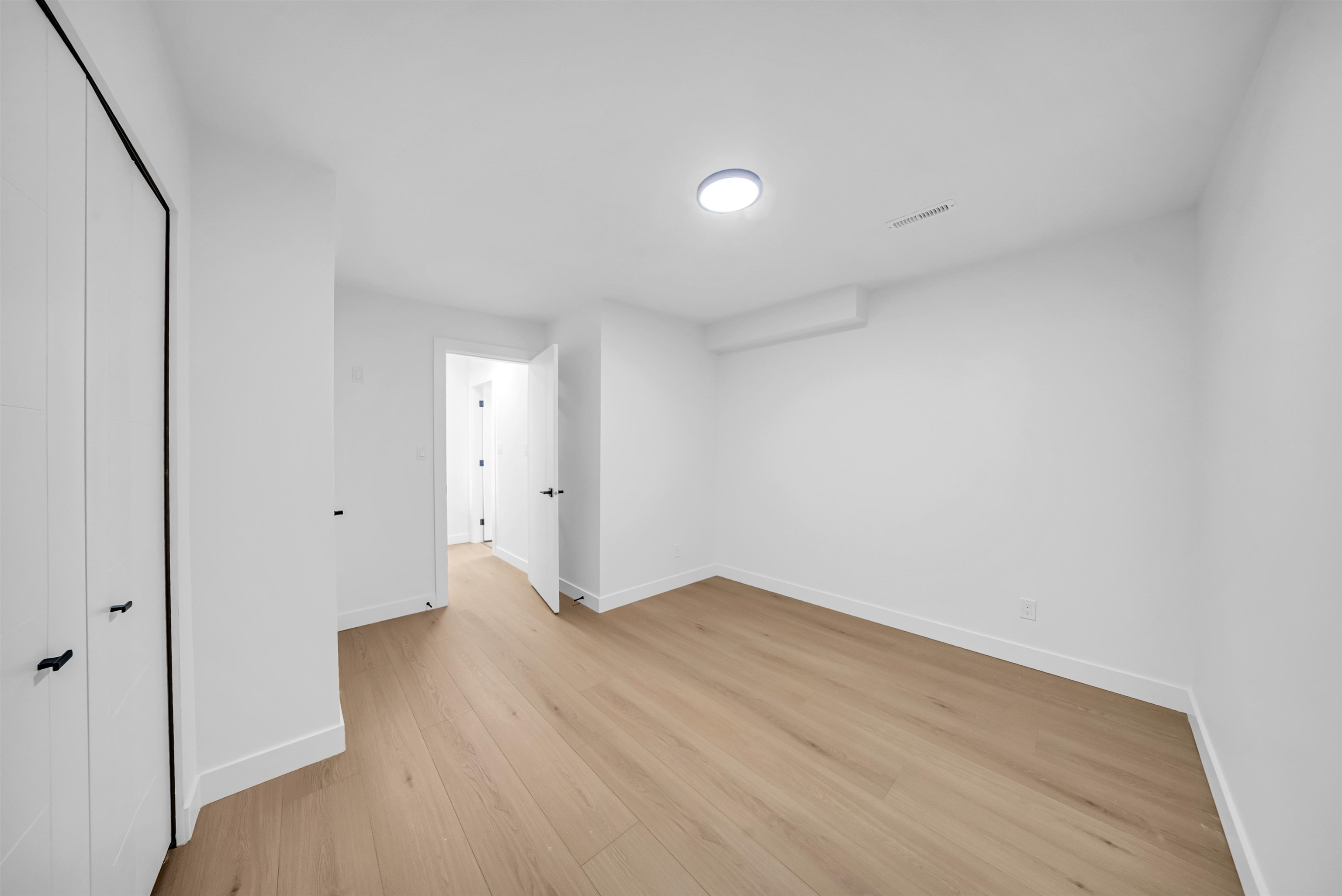 8 32705 FRASER CRESCENT