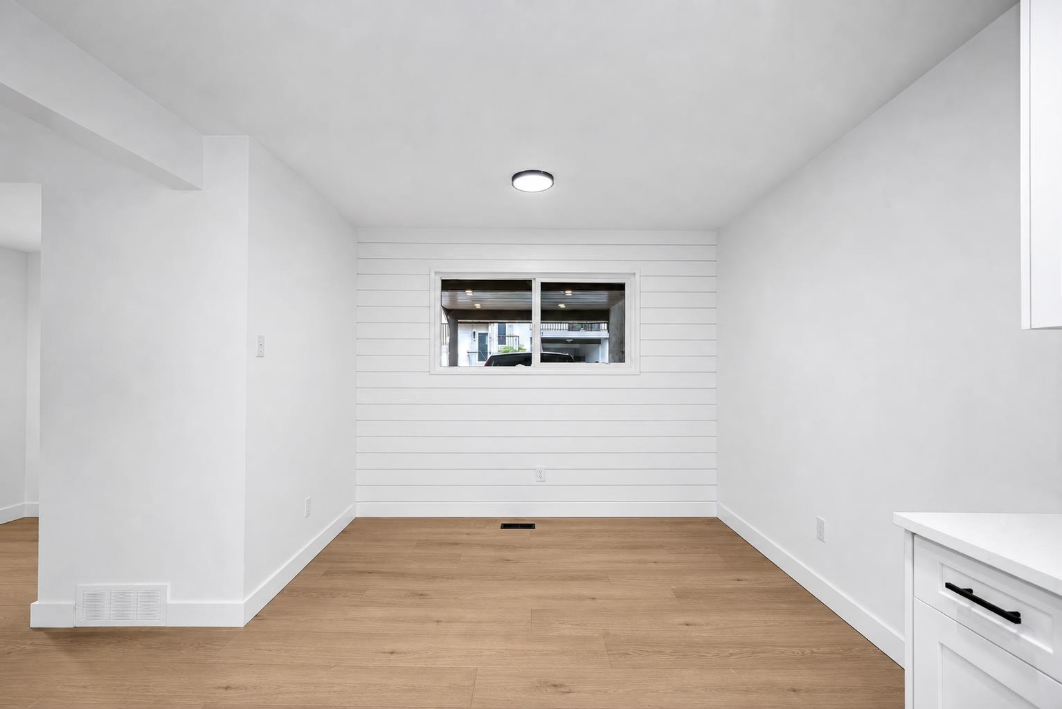 8 32705 FRASER CRESCENT
