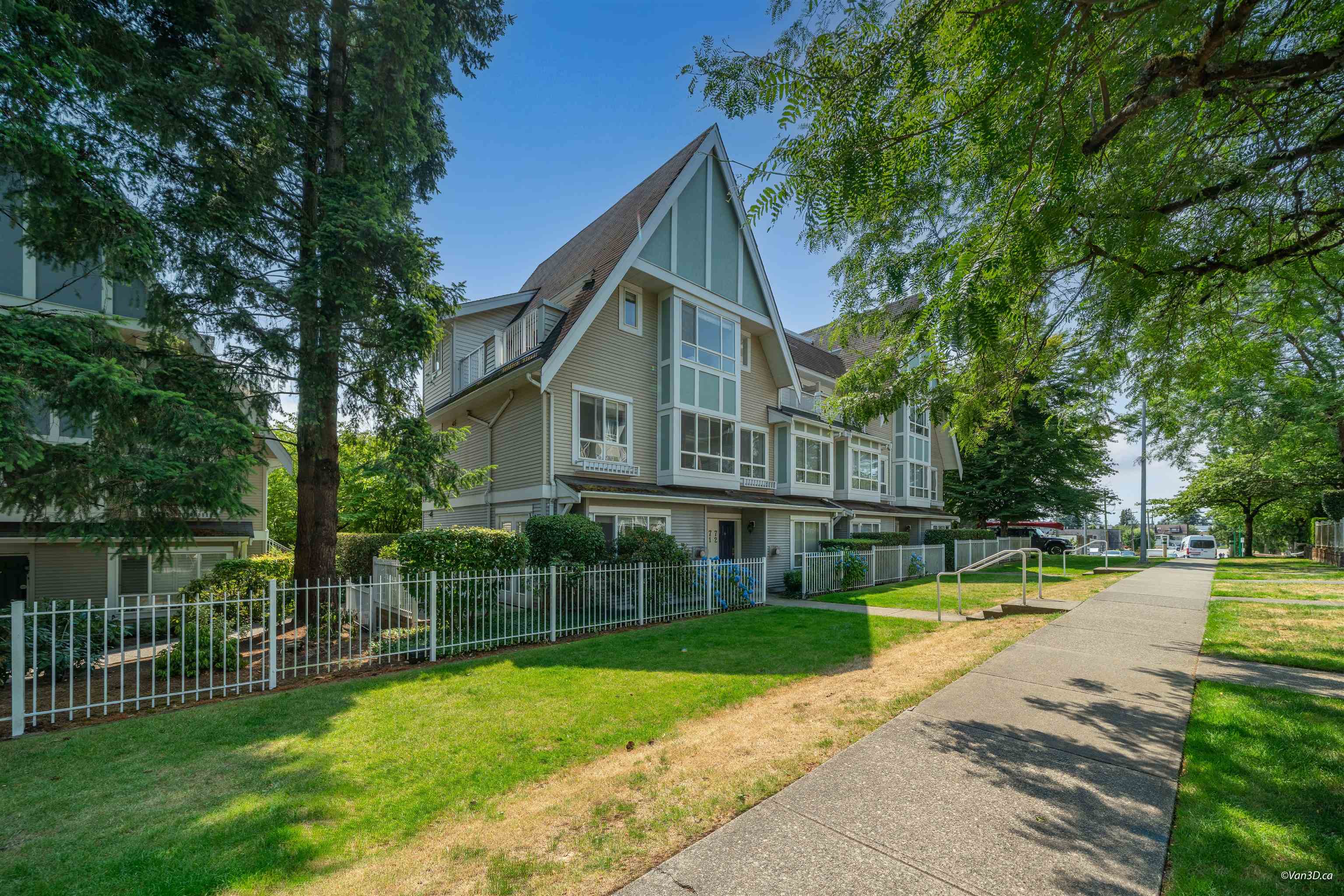 71 6588 SOUTHOAKS CRESCENT