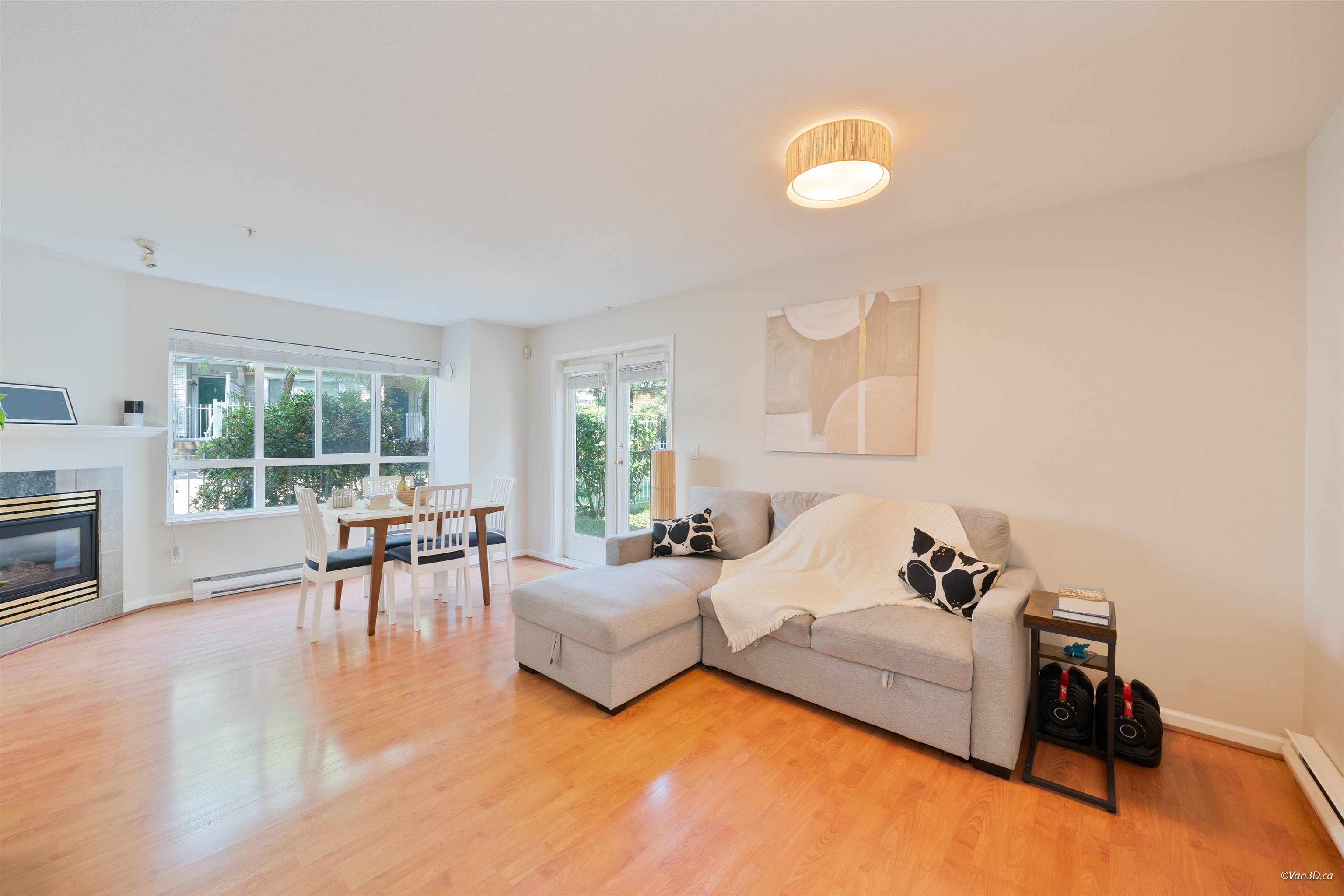 71 6588 SOUTHOAKS CRESCENT