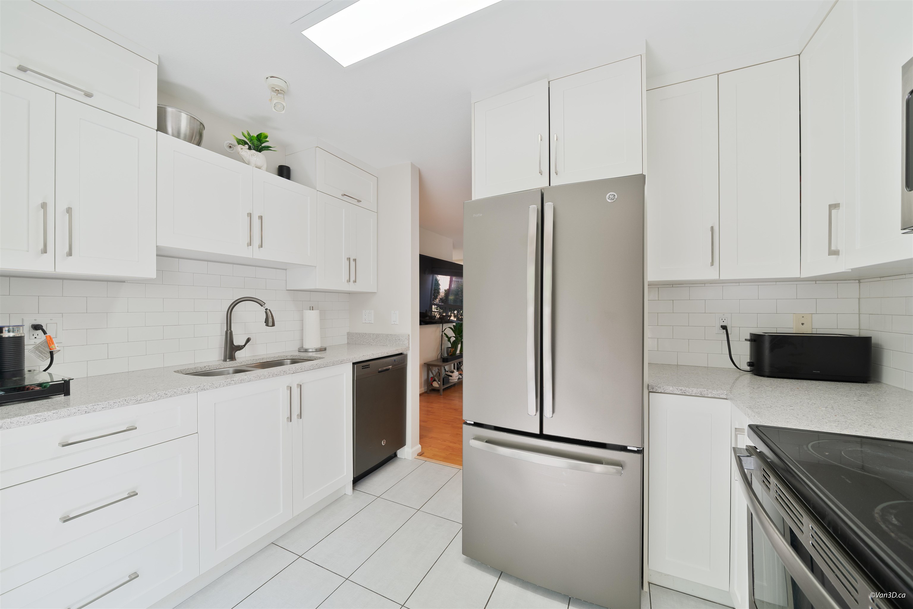 71 6588 SOUTHOAKS CRESCENT