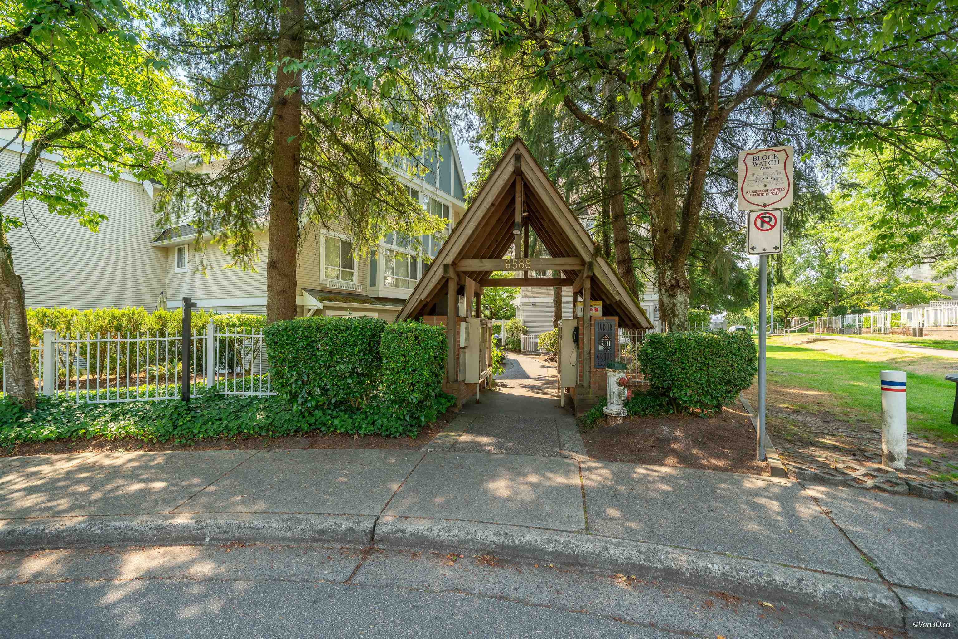 71 6588 SOUTHOAKS CRESCENT