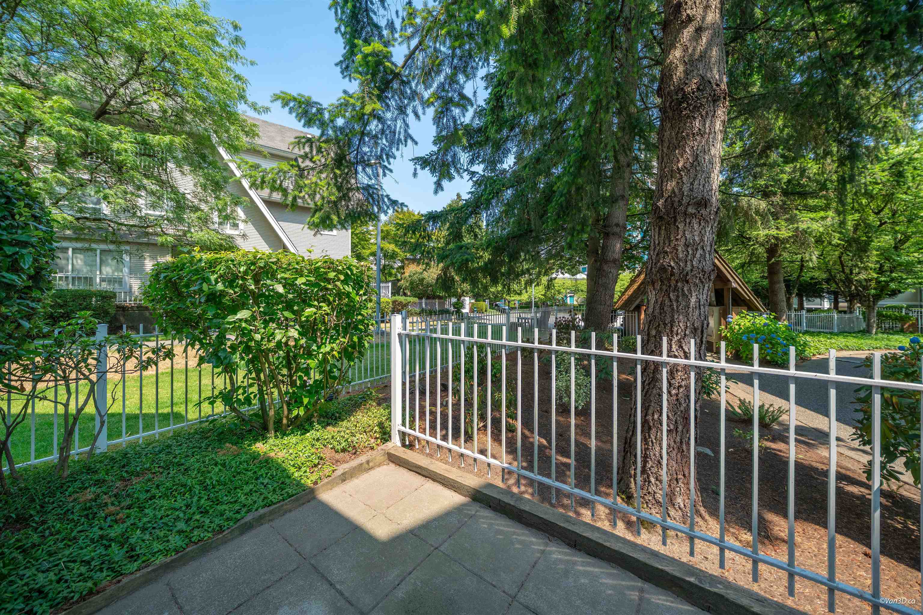 71 6588 SOUTHOAKS CRESCENT