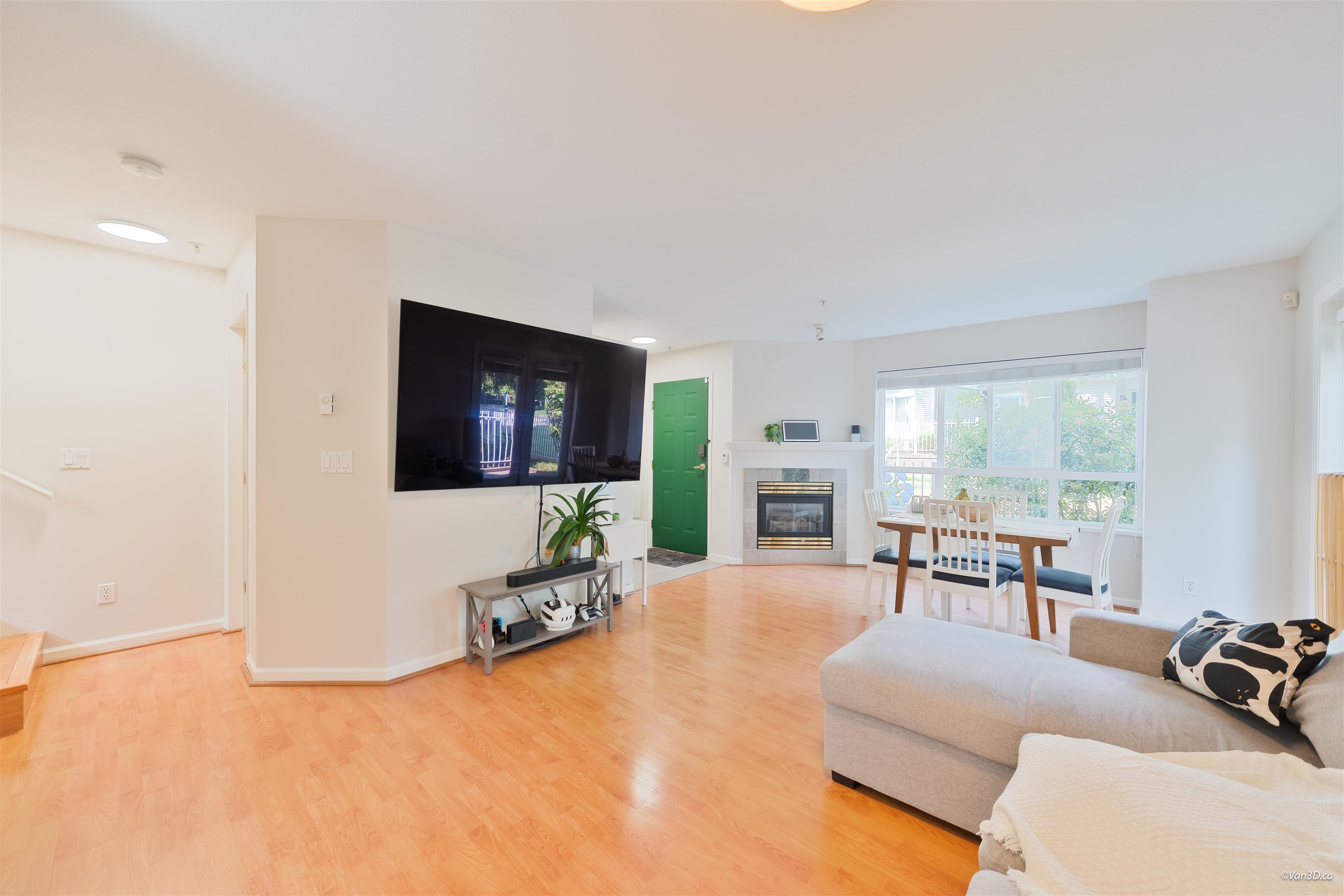 71 6588 SOUTHOAKS CRESCENT