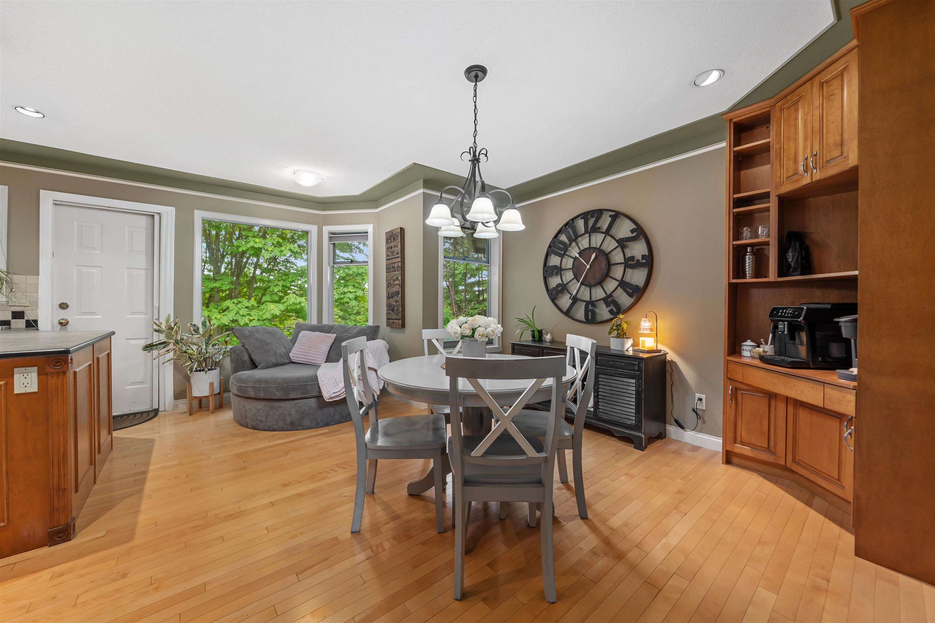175 1140 CASTLE CRESCENT