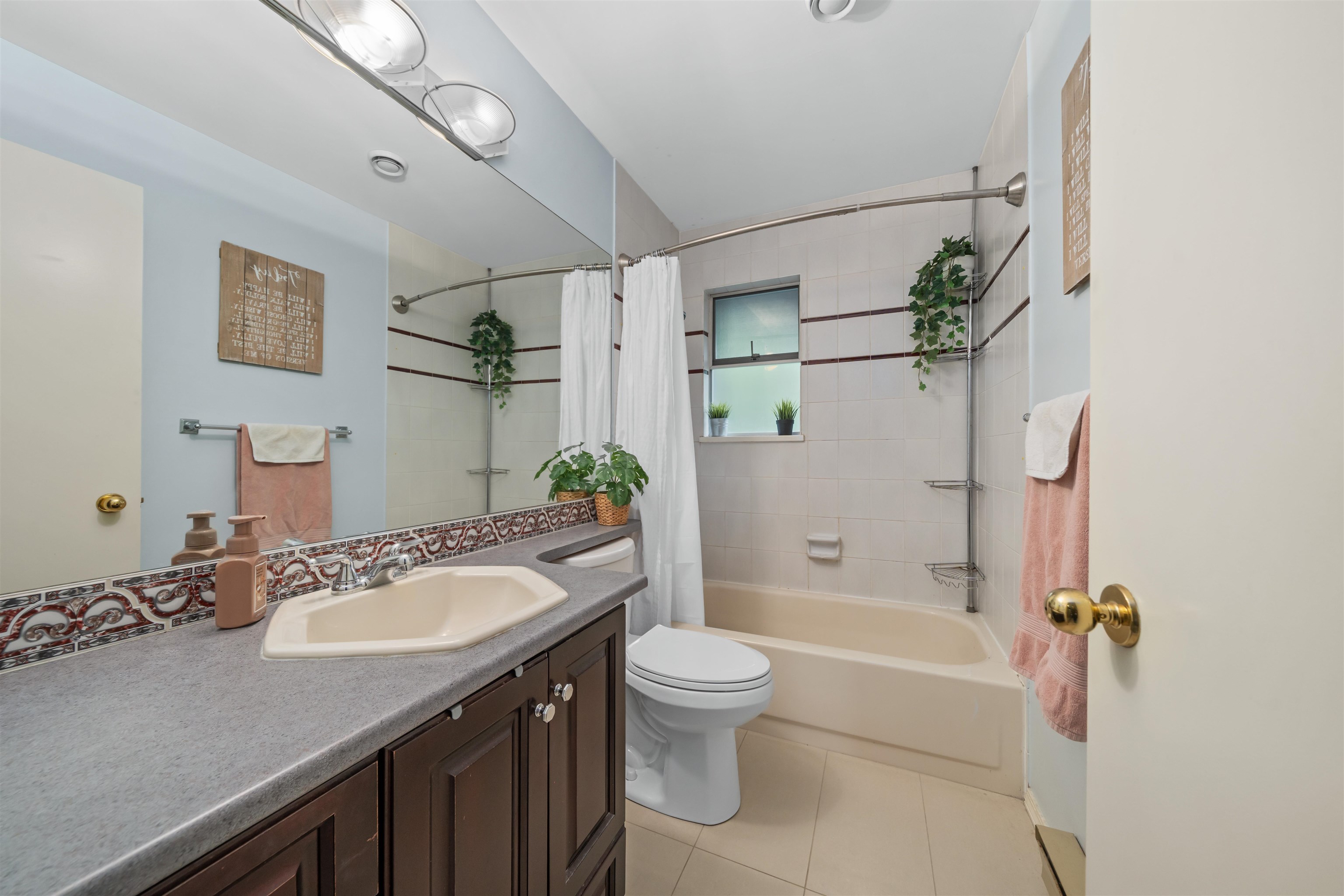 175 1140 CASTLE CRESCENT