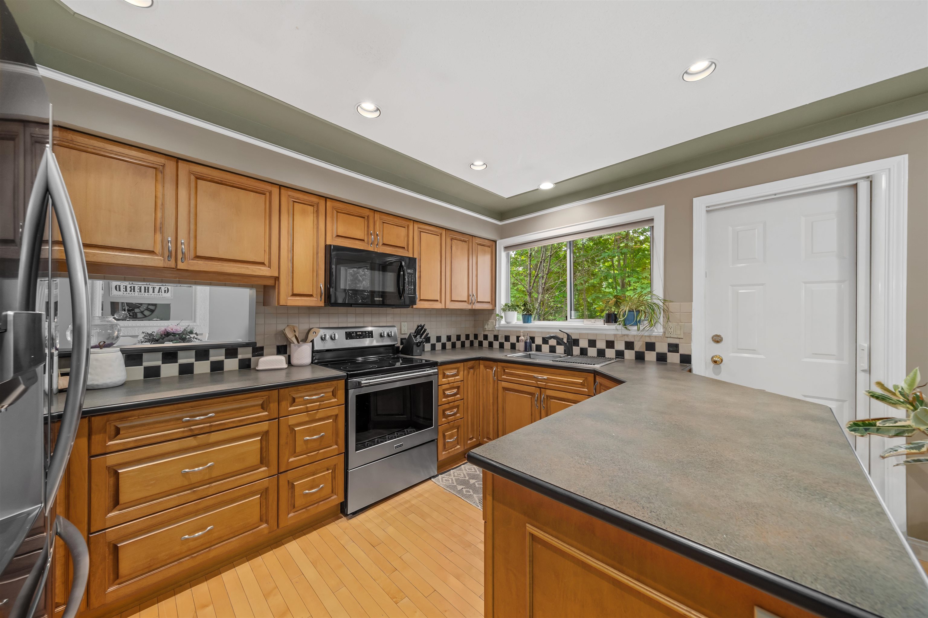 175 1140 CASTLE CRESCENT