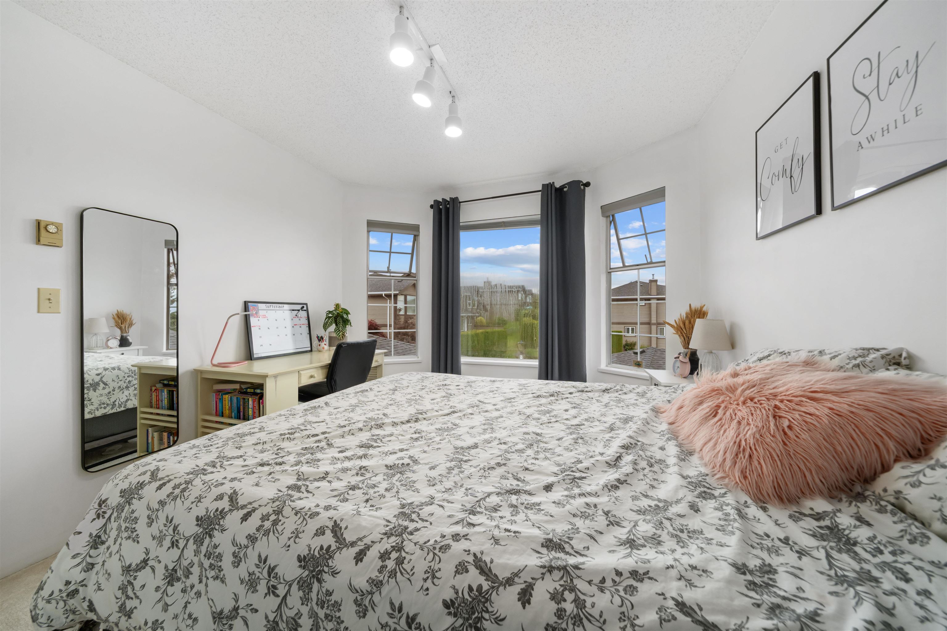 175 1140 CASTLE CRESCENT