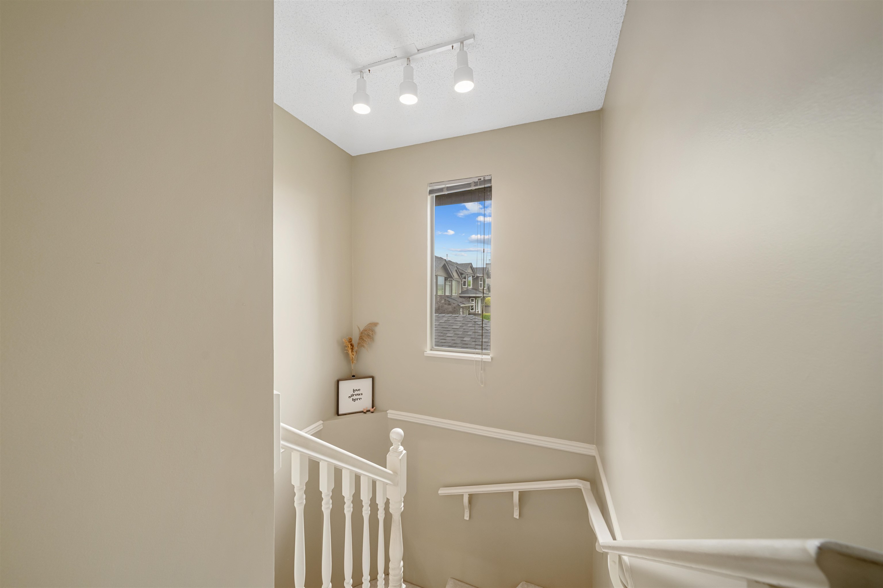 175 1140 CASTLE CRESCENT