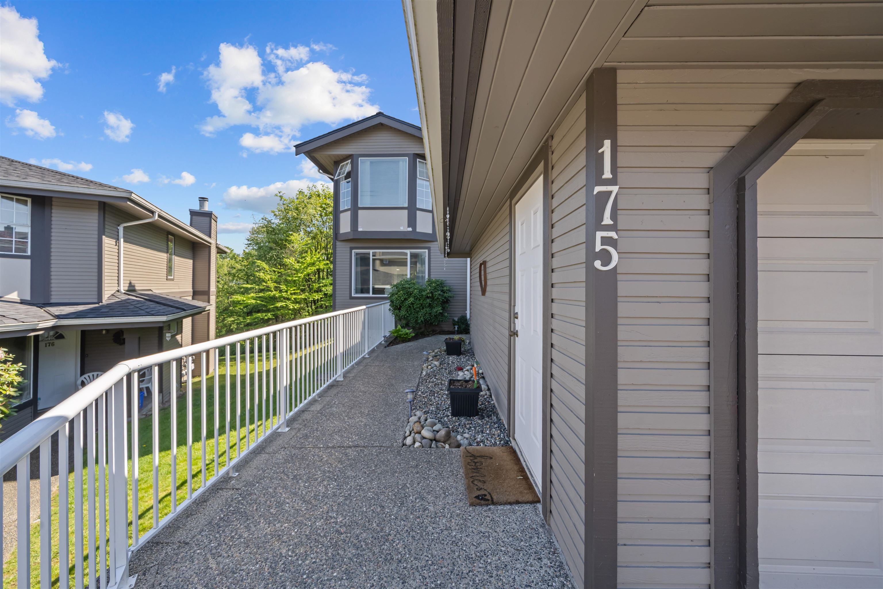 175 1140 CASTLE CRESCENT