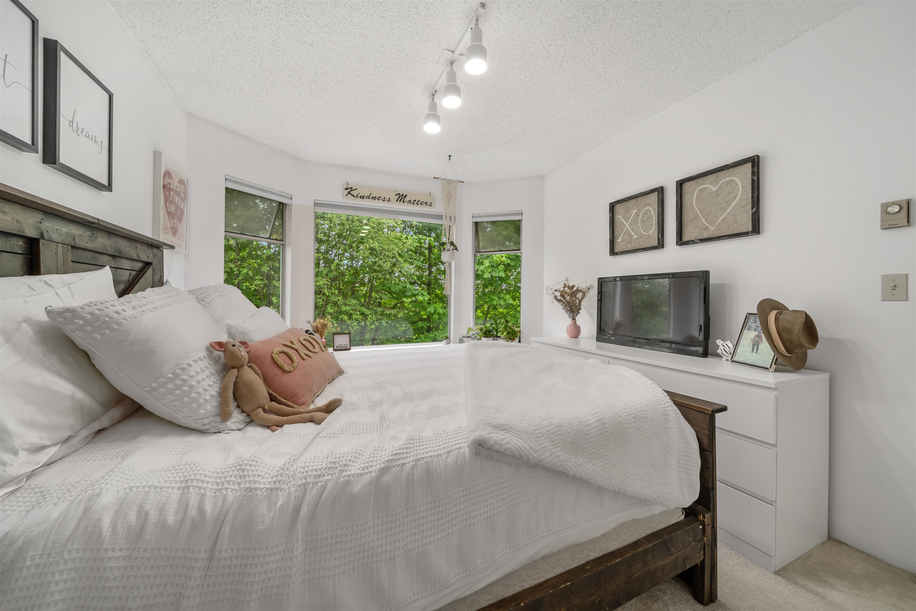 175 1140 CASTLE CRESCENT
