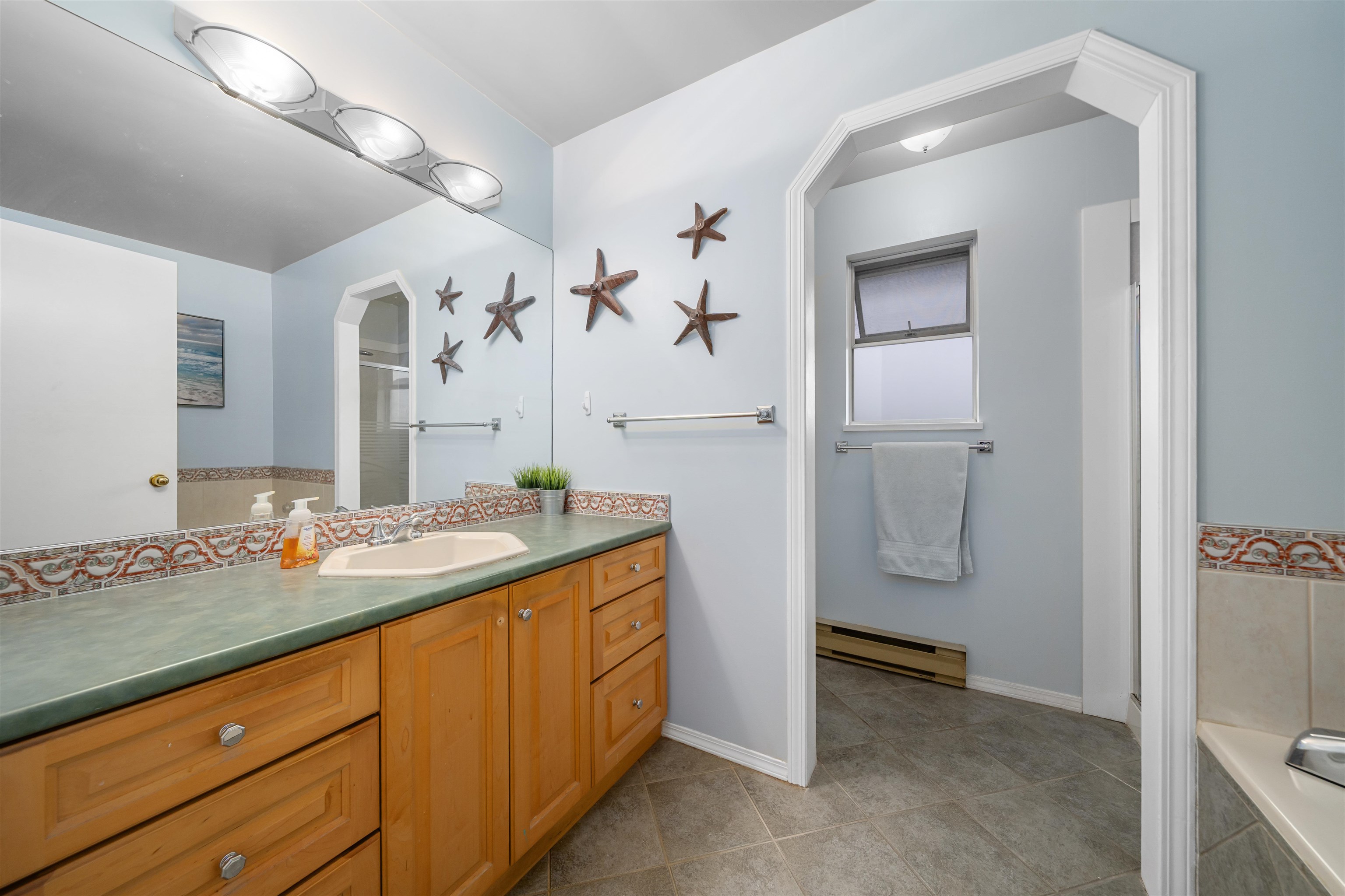 175 1140 CASTLE CRESCENT