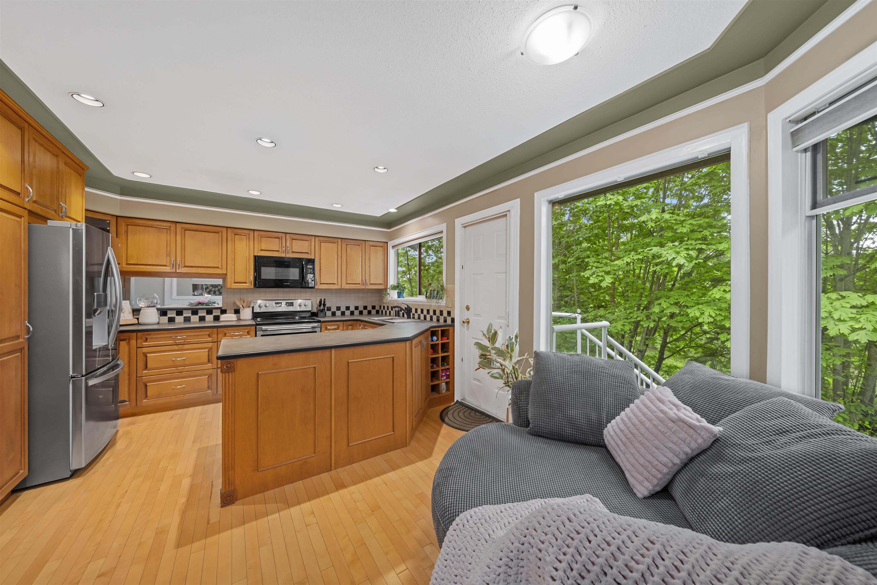 175 1140 CASTLE CRESCENT