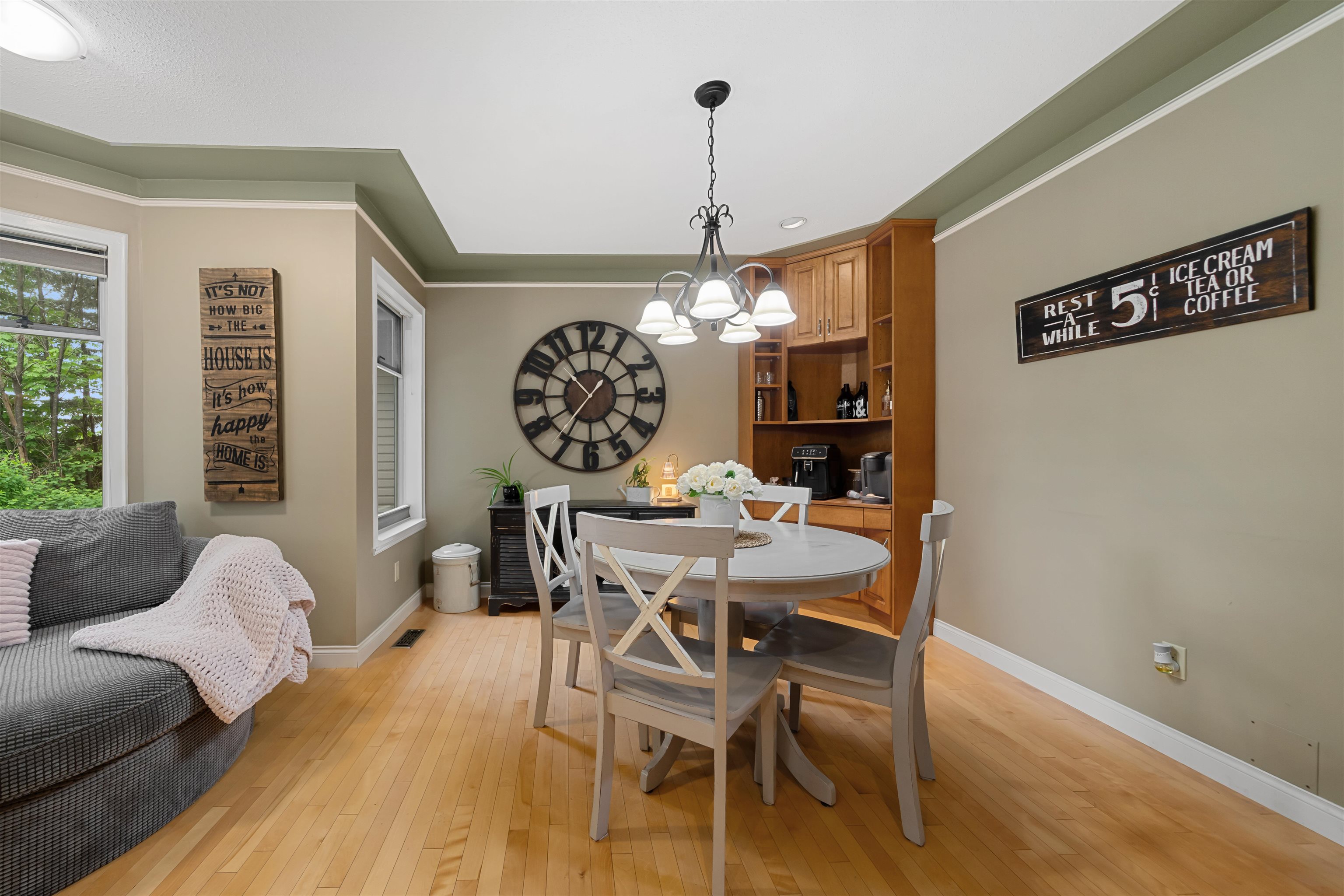 175 1140 CASTLE CRESCENT