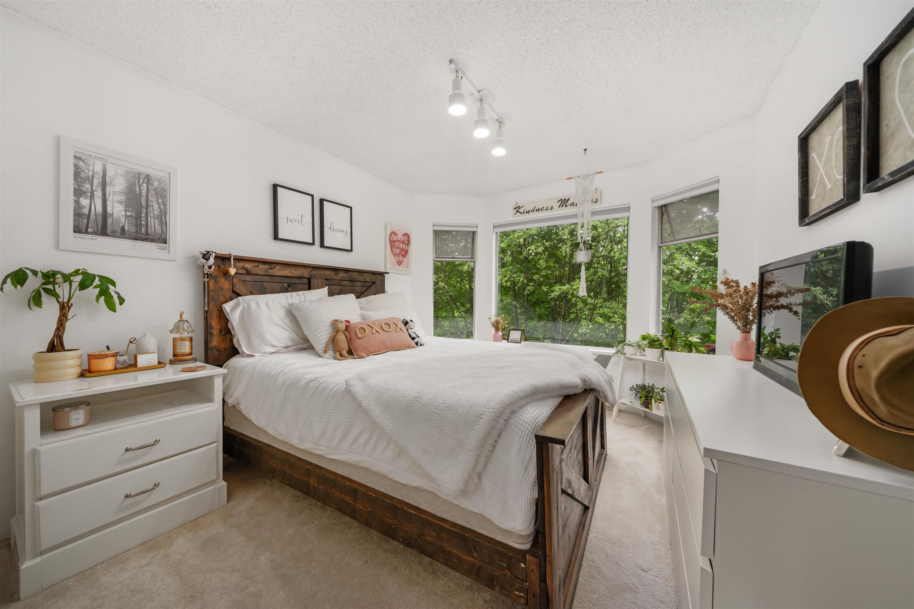 175 1140 CASTLE CRESCENT