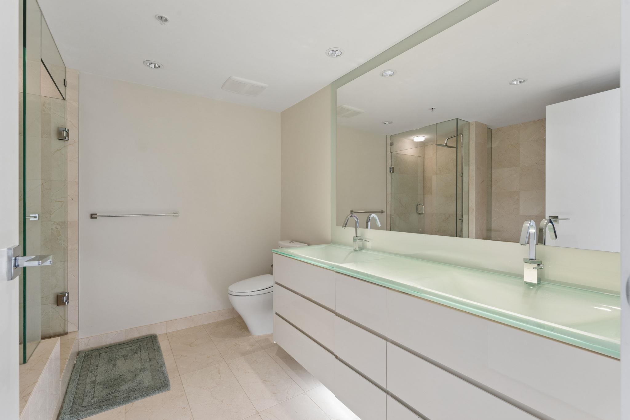 305 8 SMITHE MEWS