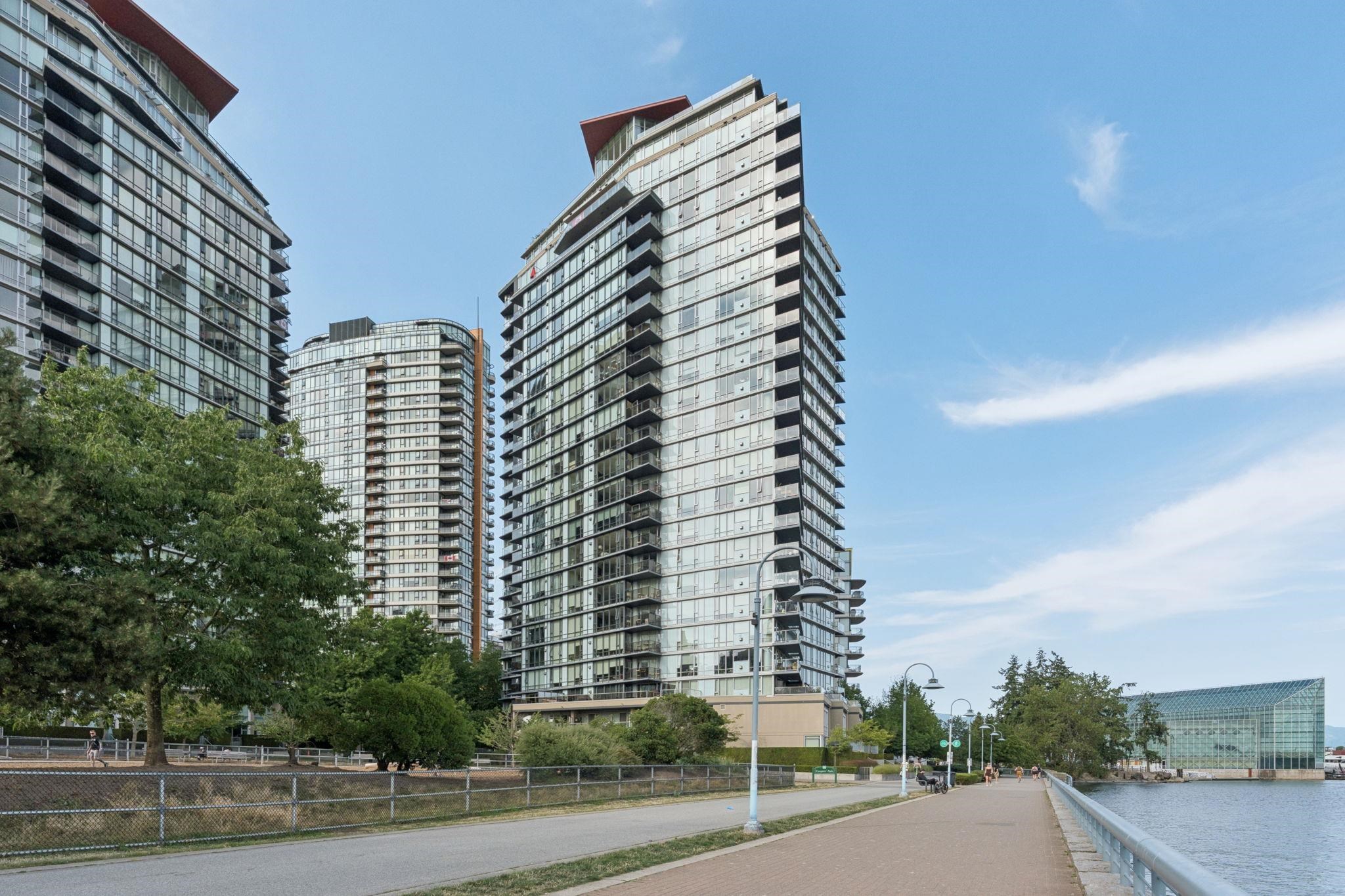 305 8 SMITHE MEWS