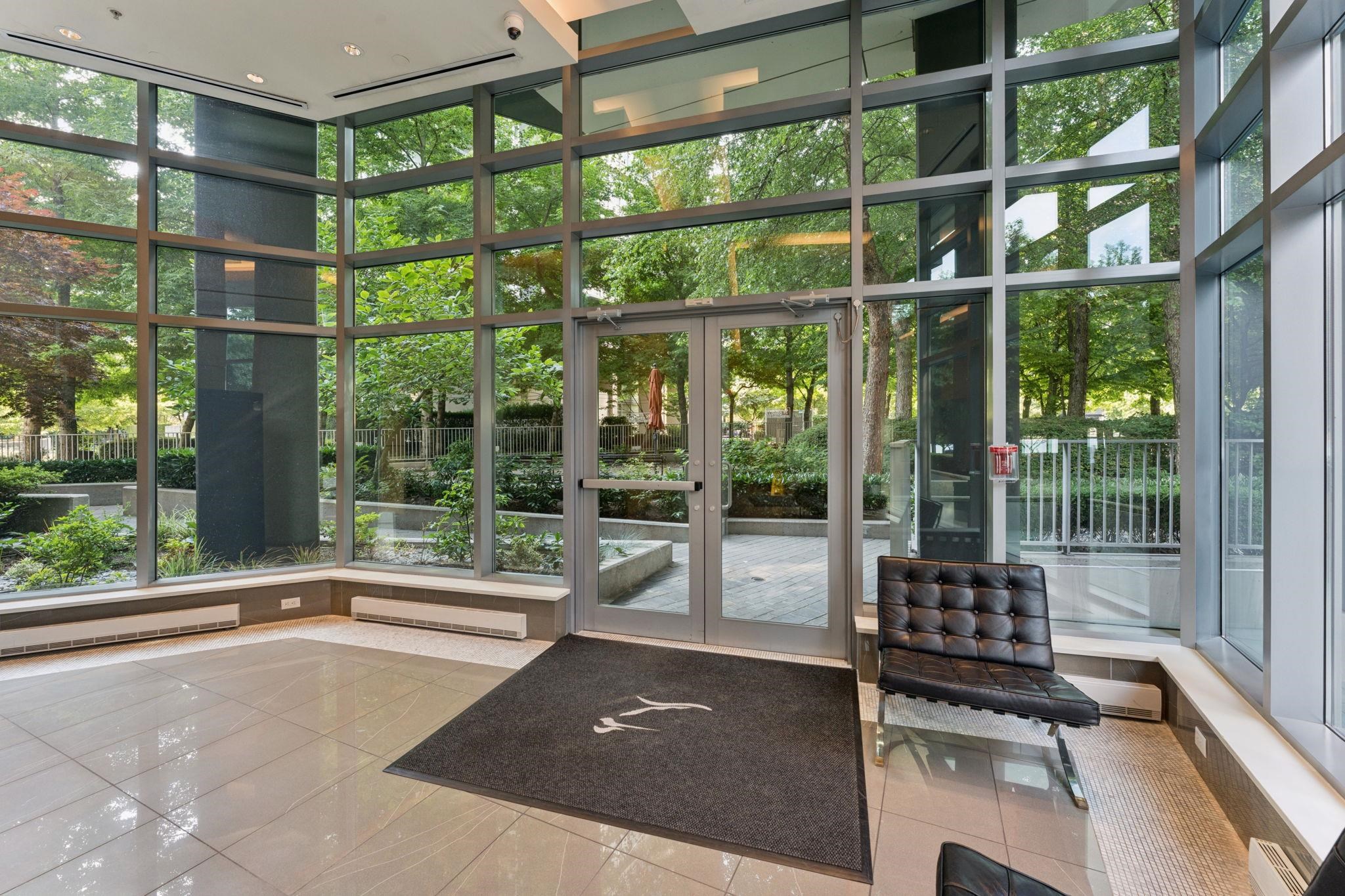 305 8 SMITHE MEWS