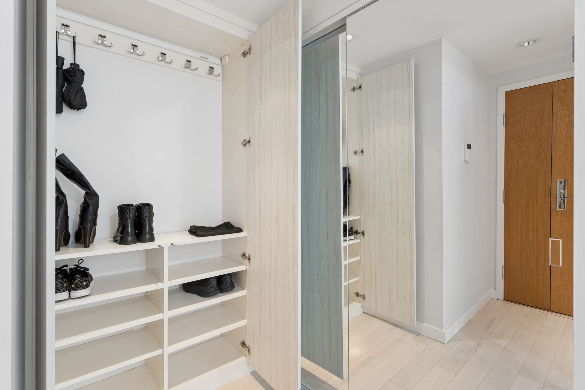 305 8 SMITHE MEWS