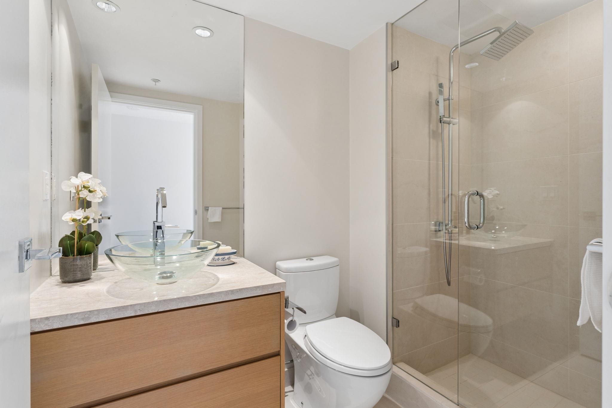 305 8 SMITHE MEWS