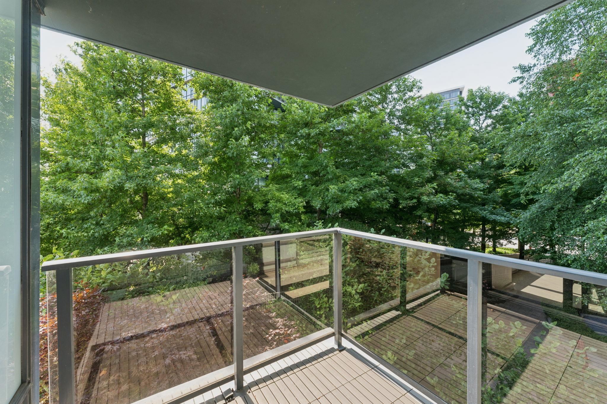 305 8 SMITHE MEWS
