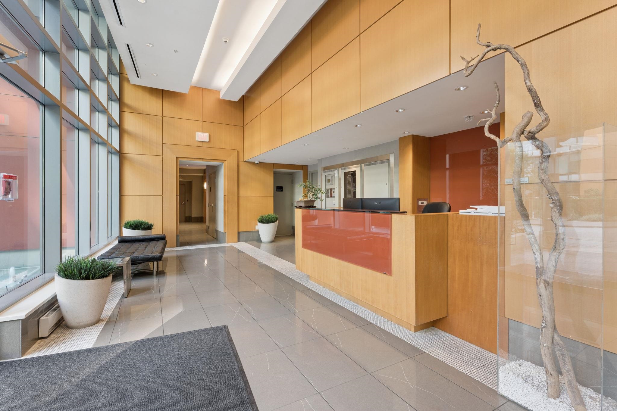 305 8 SMITHE MEWS
