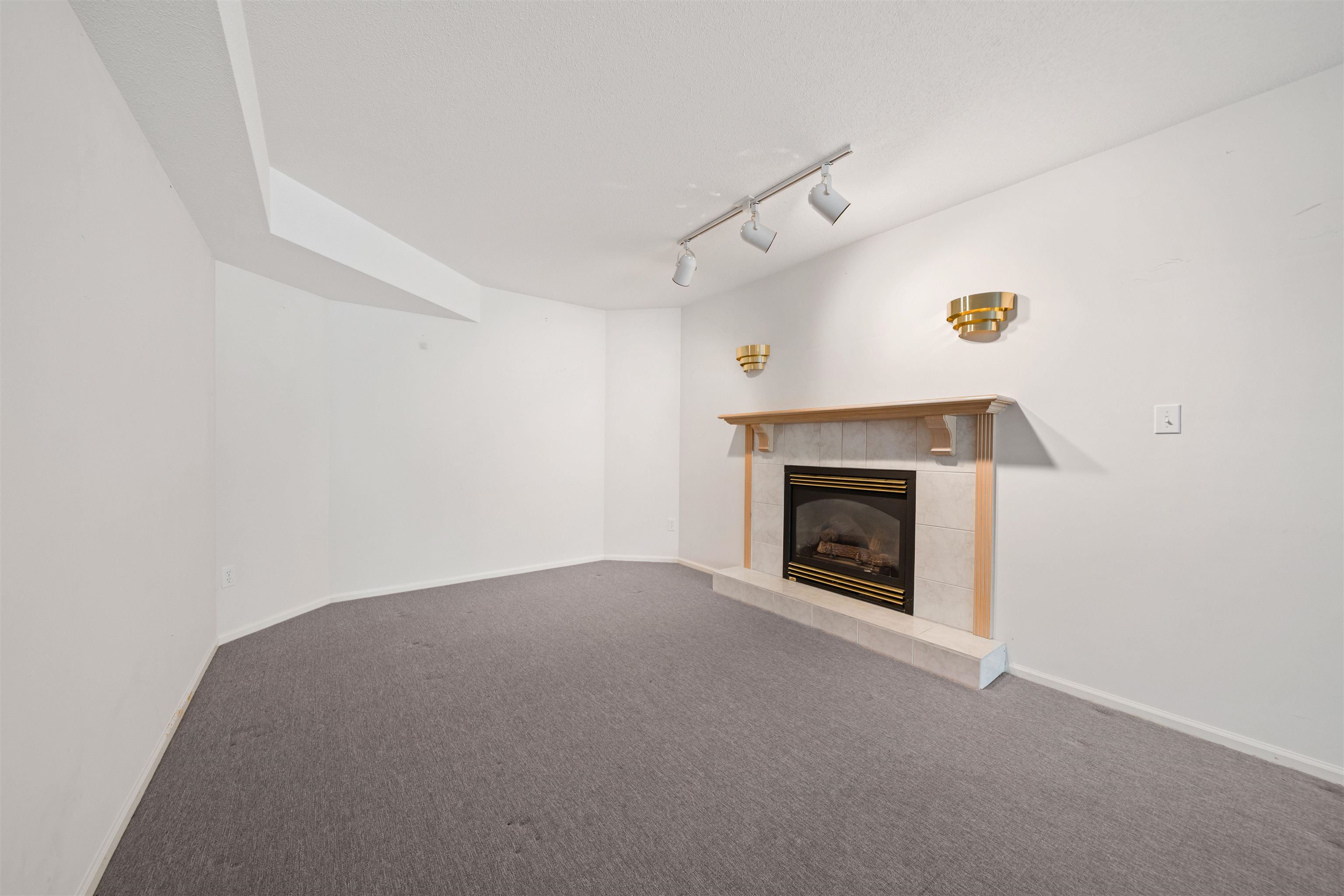 2677 FORTRESS DRIVE