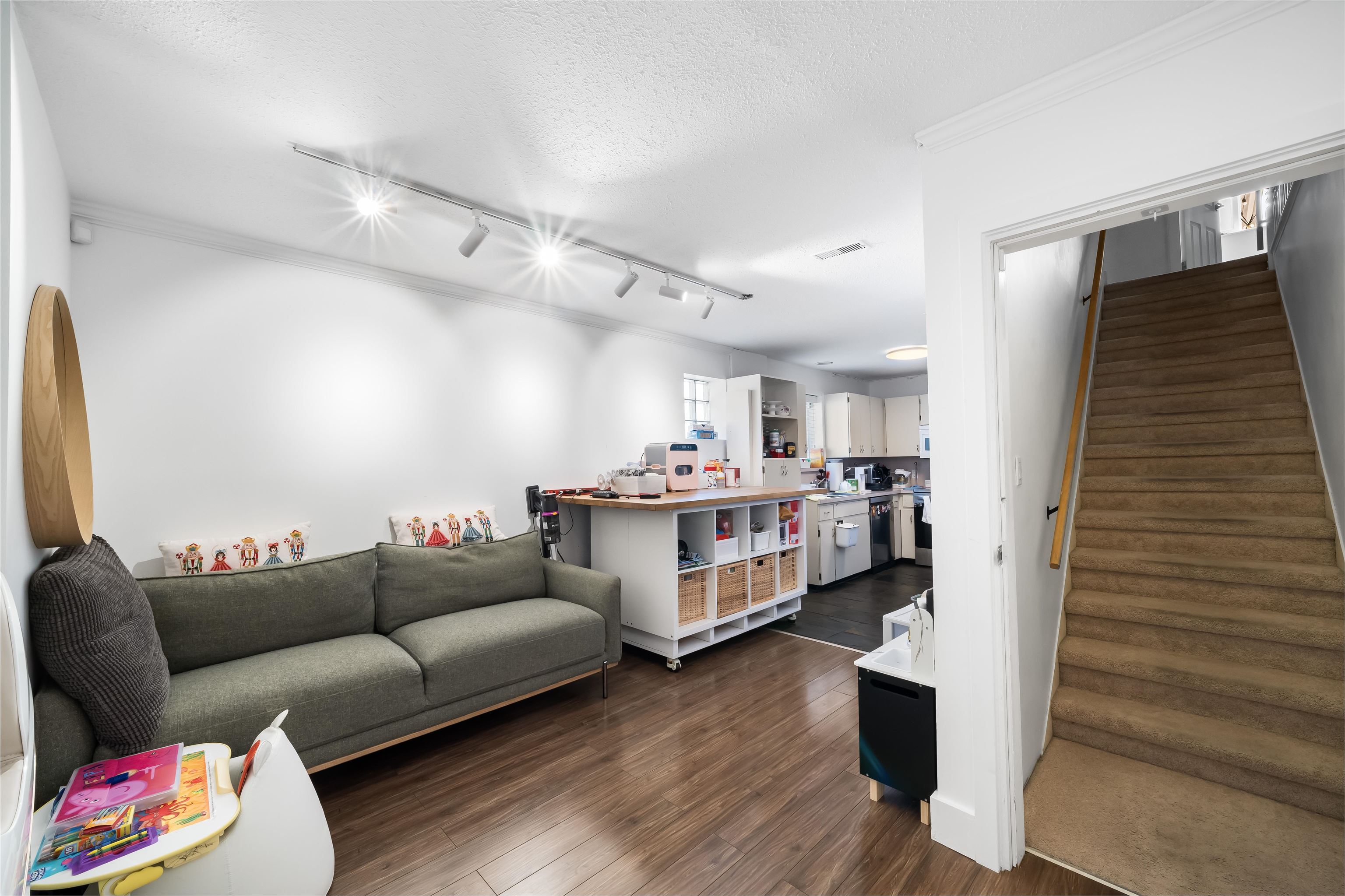 6 SEA AVENUE