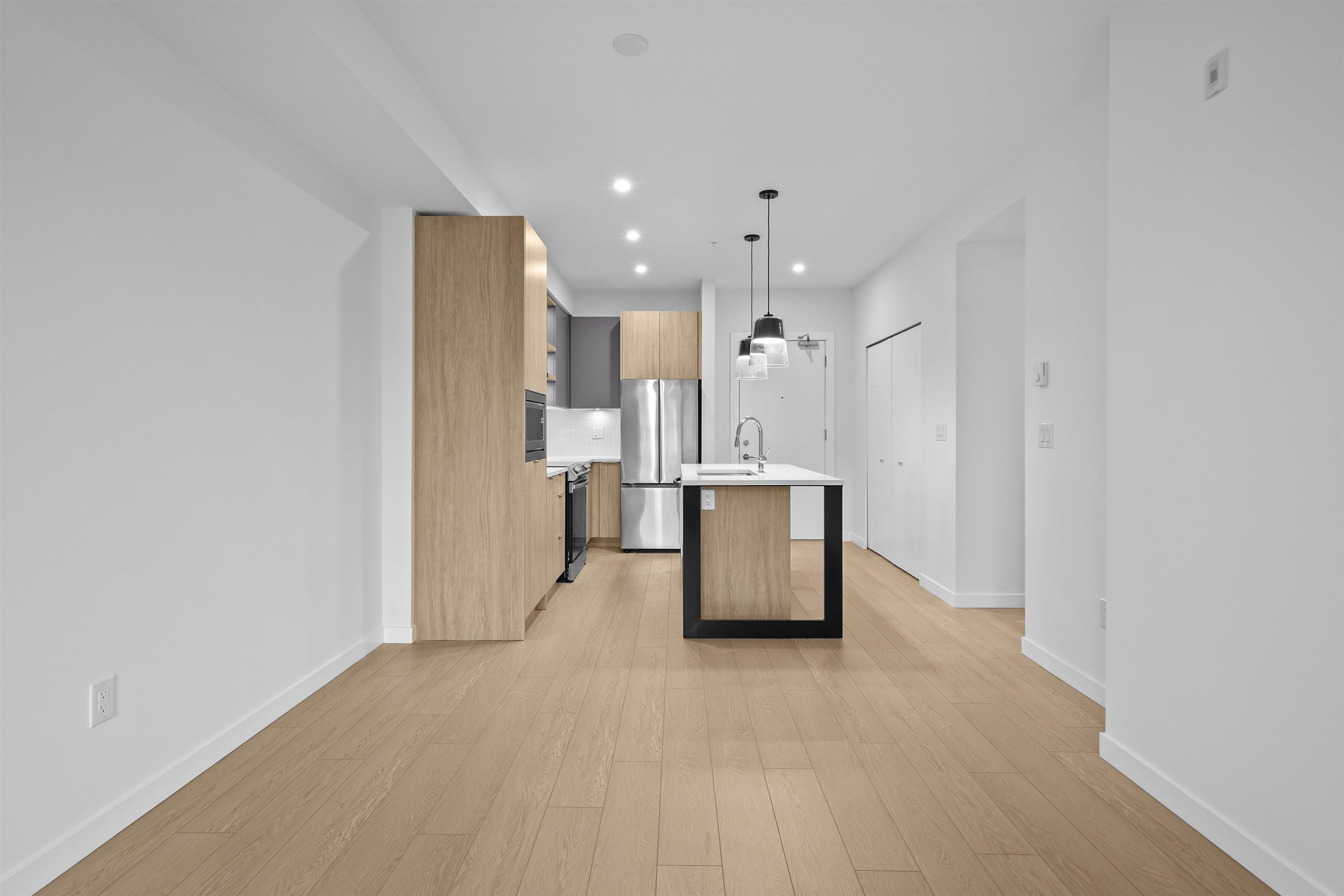 510 20695 EASTLEIGH CRESCENT