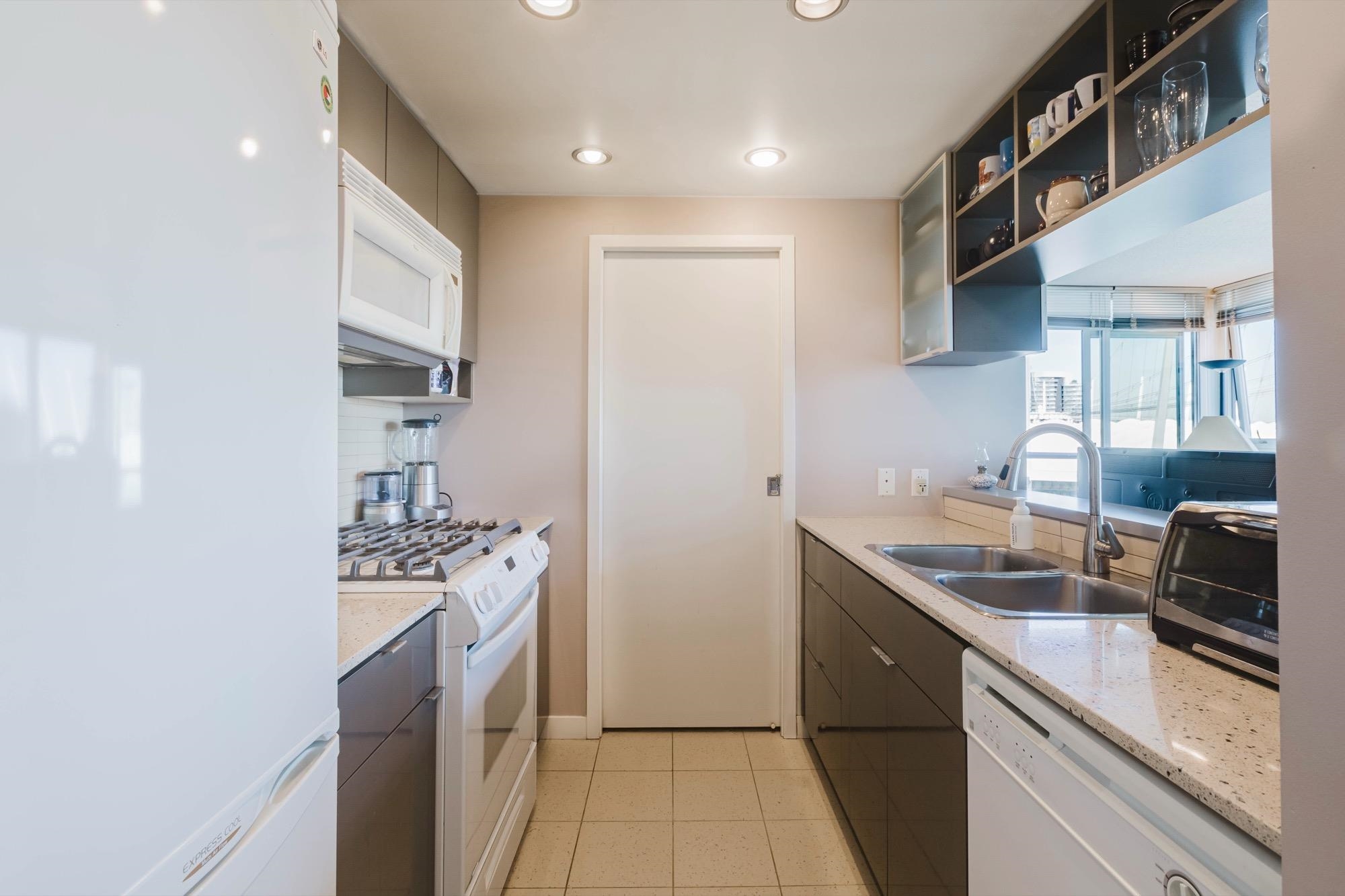 2305 928 BEATTY STREET