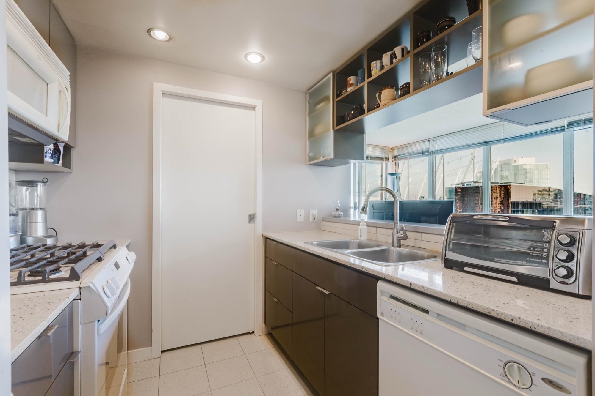 2305 928 BEATTY STREET