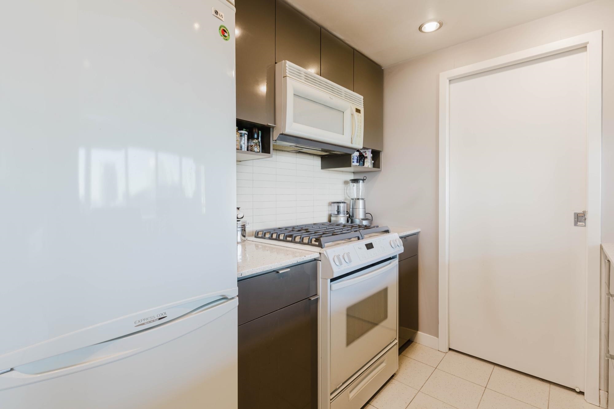 2305 928 BEATTY STREET