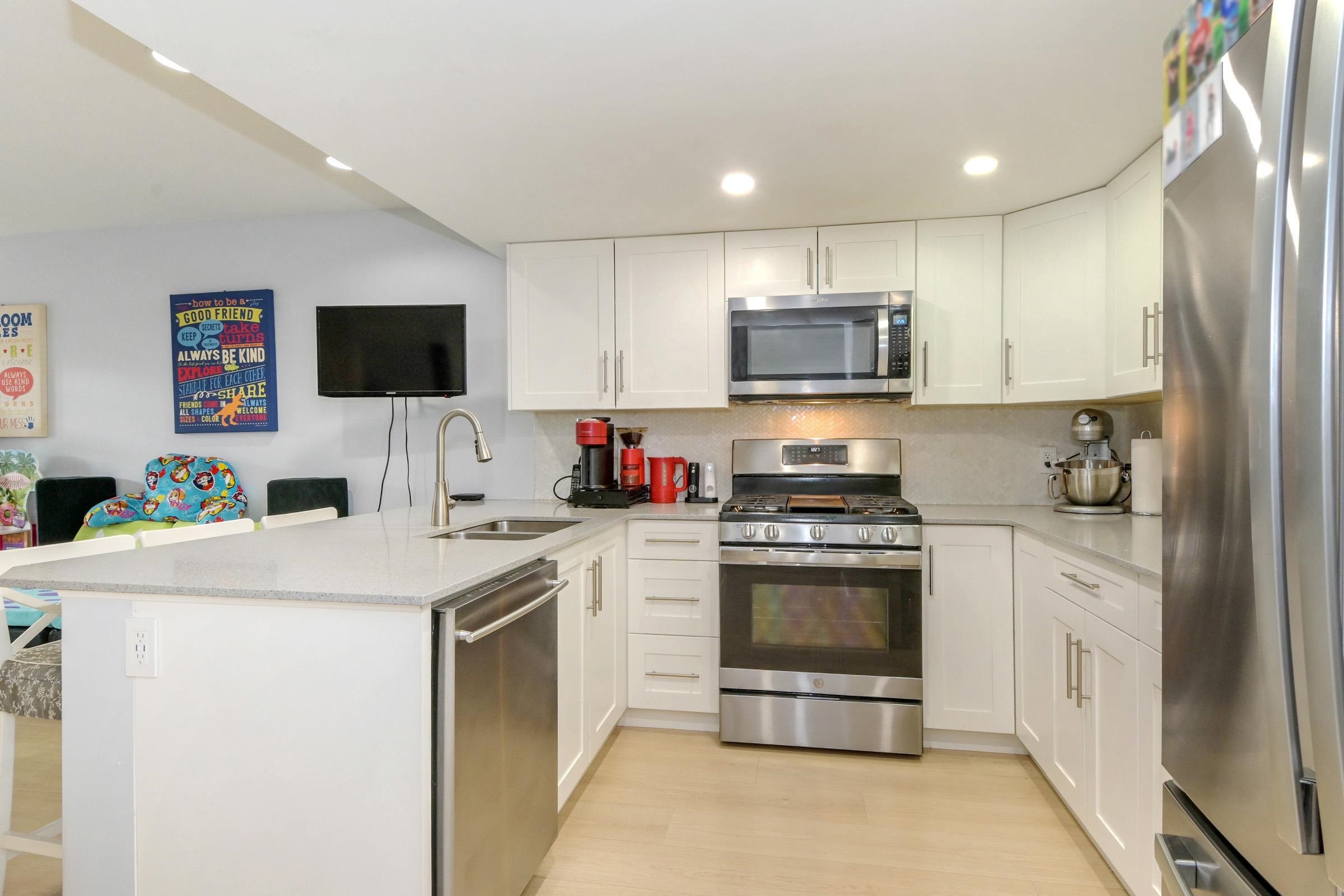 102 16335 14 AVENUE