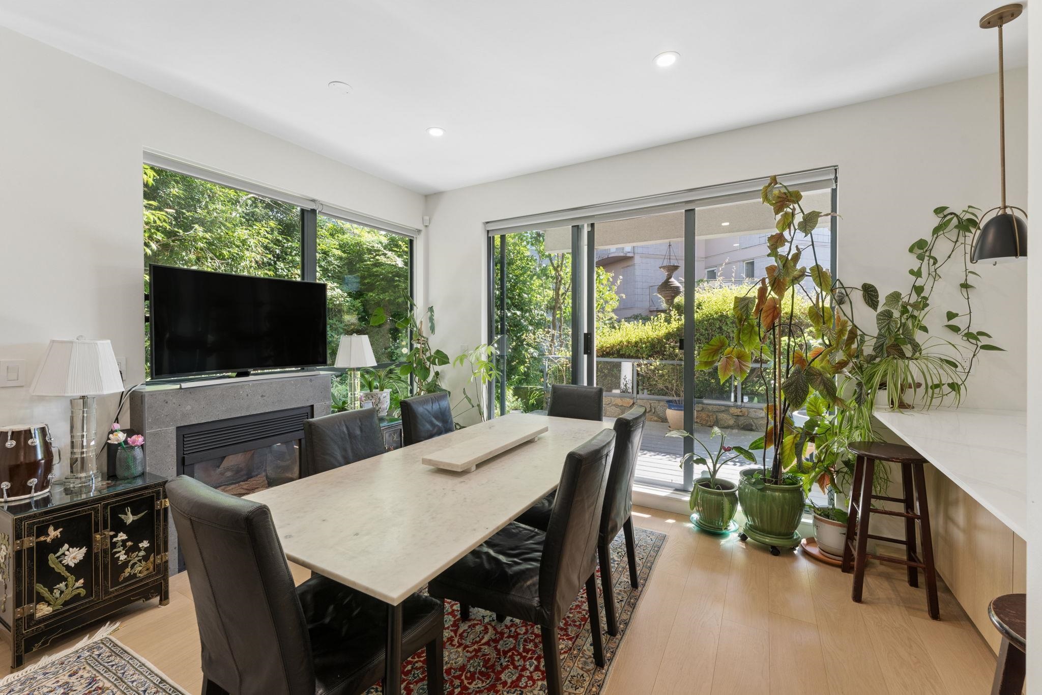 101 2242 MARINE DRIVE DRIVE