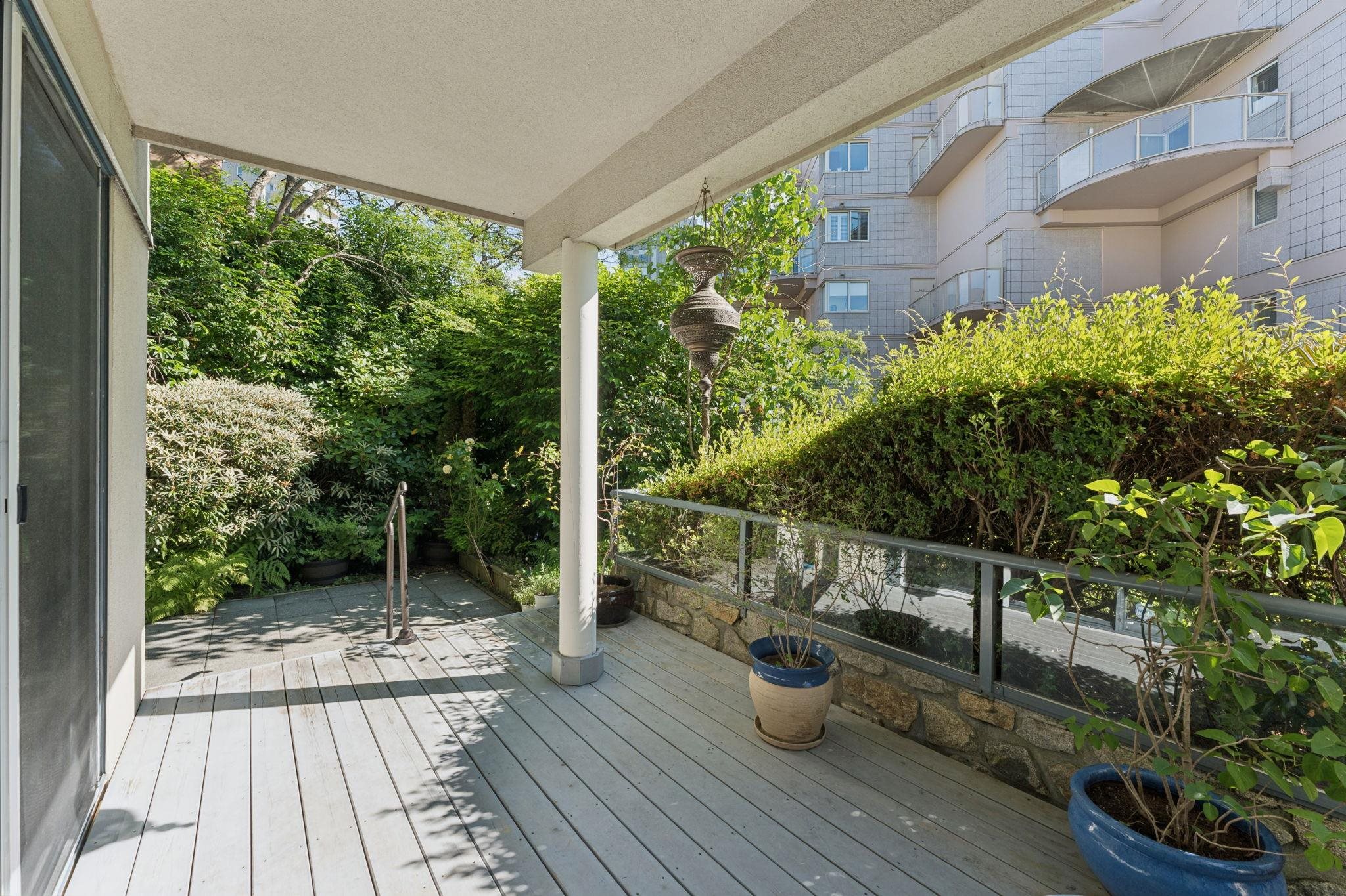 101 2242 MARINE DRIVE DRIVE