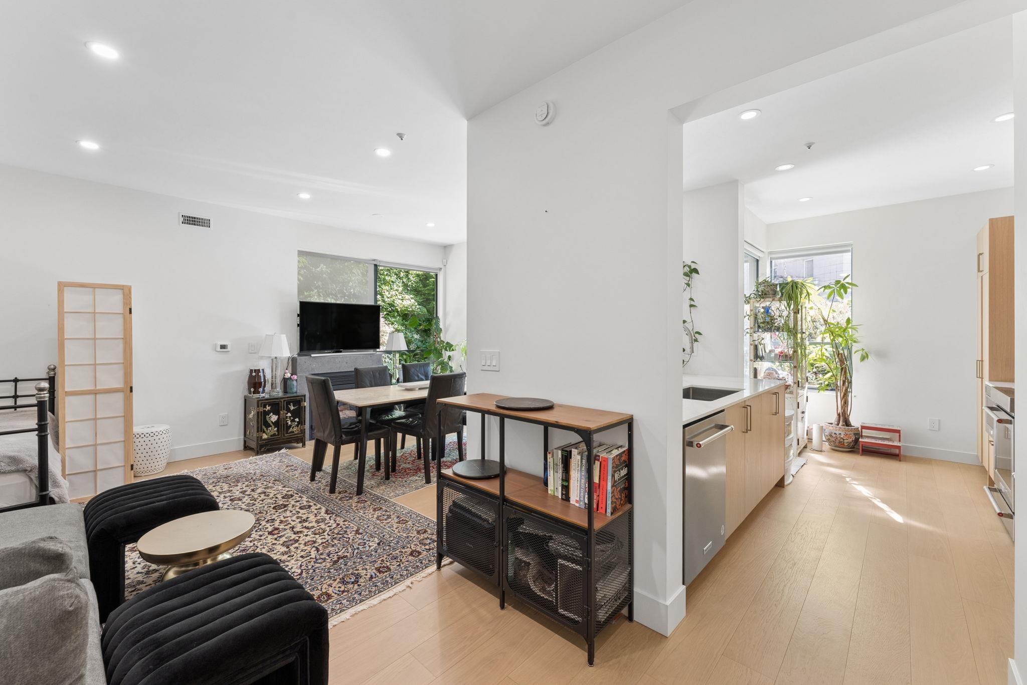 101 2242 MARINE DRIVE DRIVE