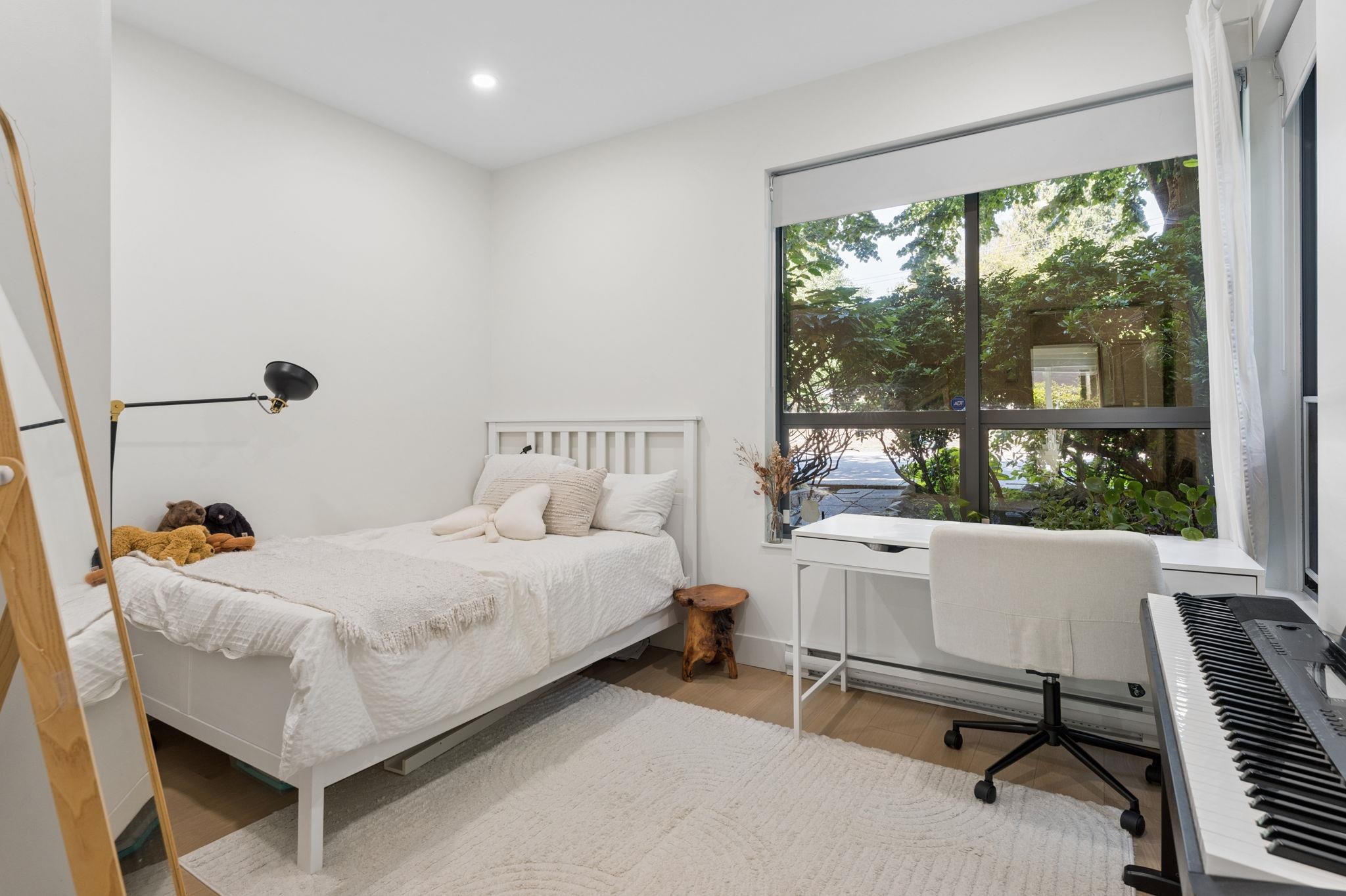 101 2242 MARINE DRIVE DRIVE