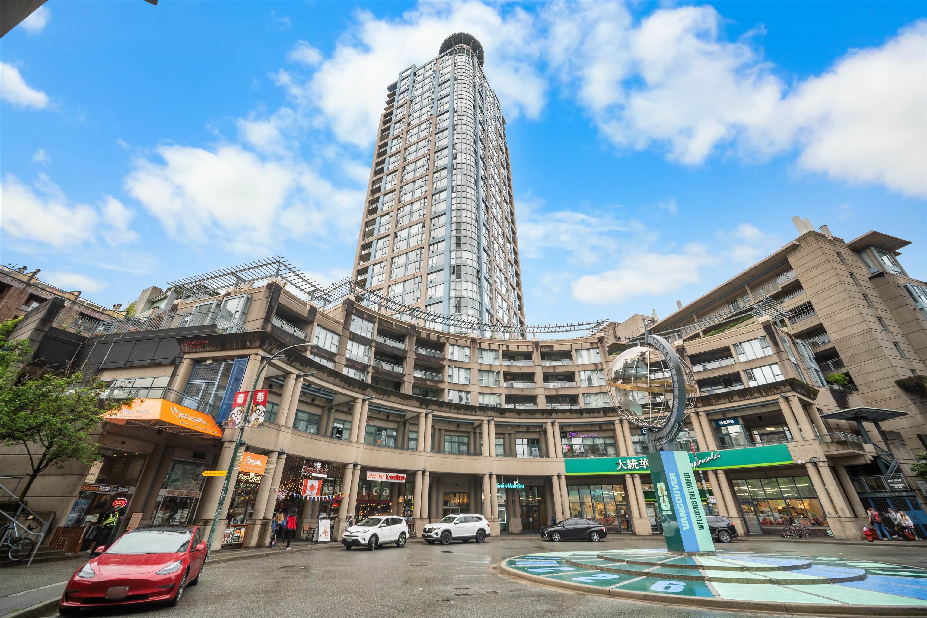 2204 183 KEEFER PLACE
